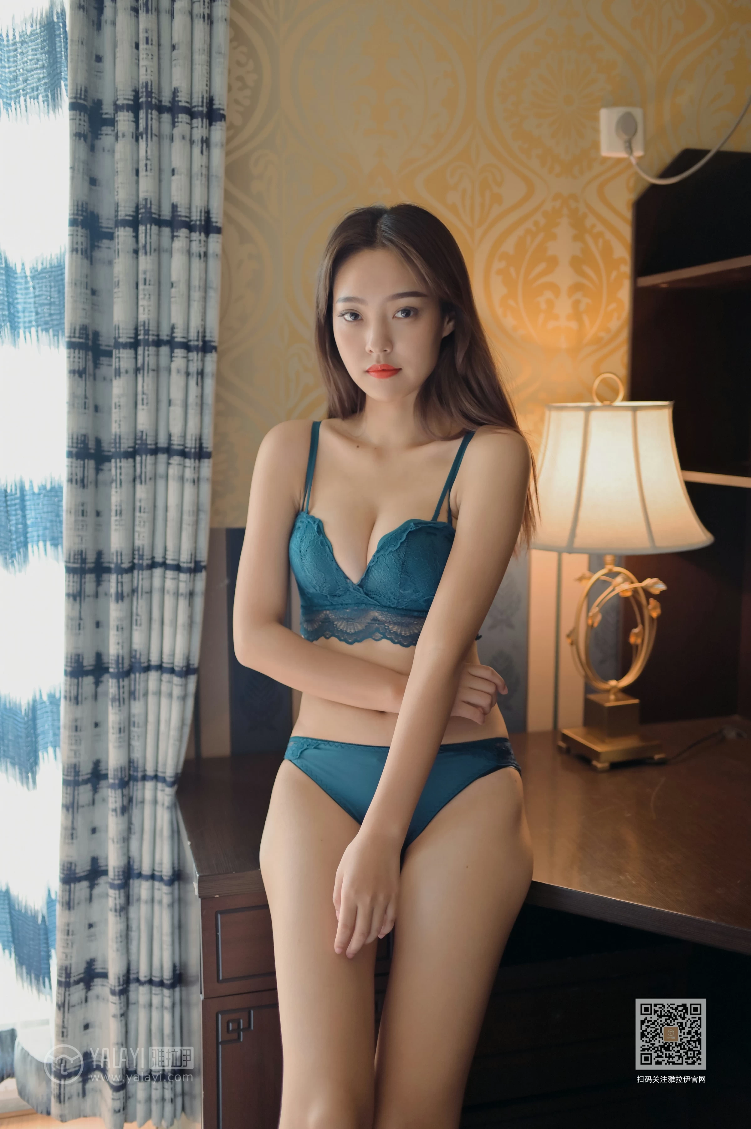 [YALAYI雅拉伊]Vol.439 恋爱初期 出尘 蓝色蕾丝内衣居家性感私房写真集第11张