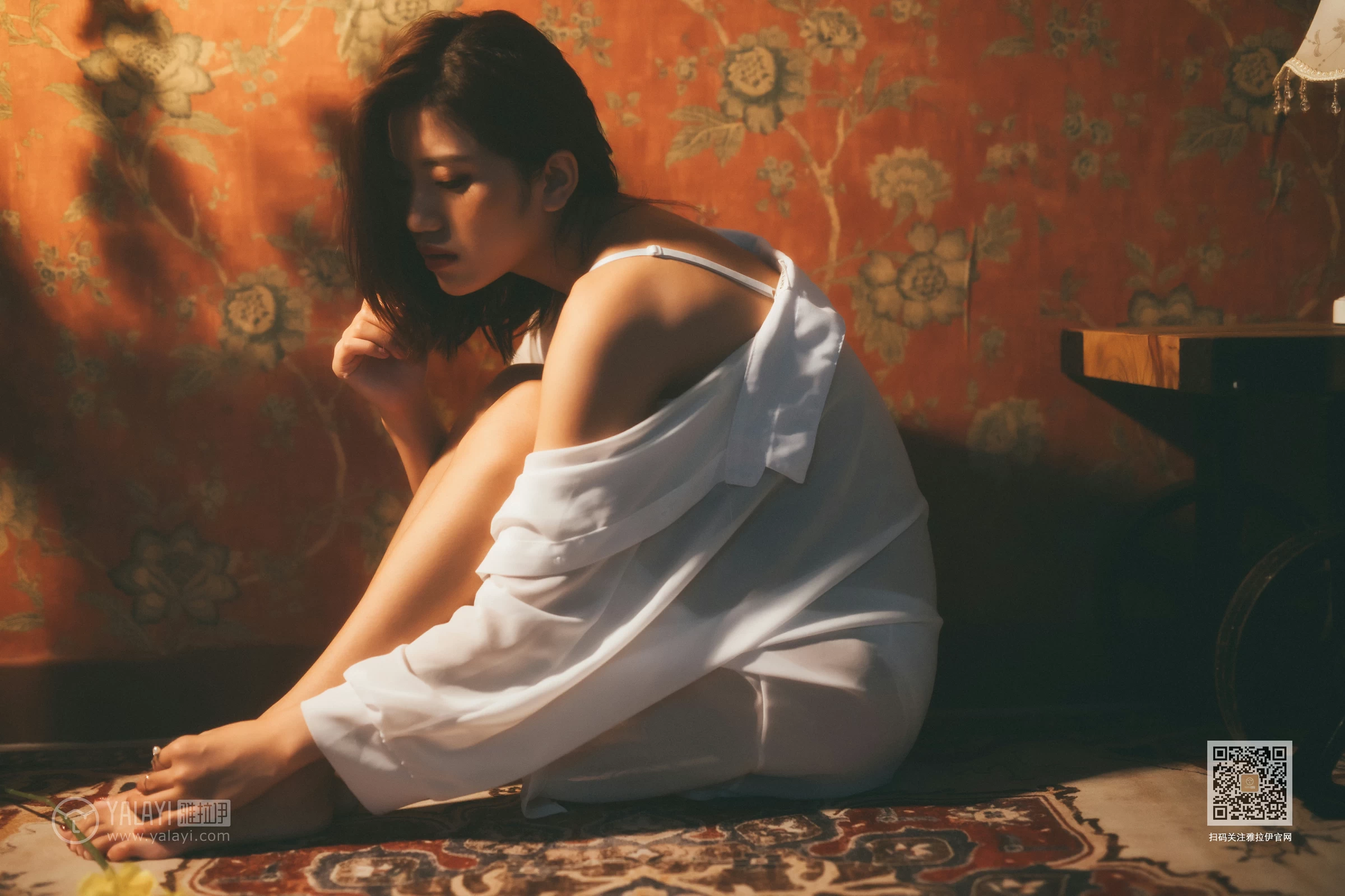 [YALAYI雅拉伊]Vol.442 空房间 小小 白色透视衬衫加白色蕾丝内衣性感私房写真集第3张
