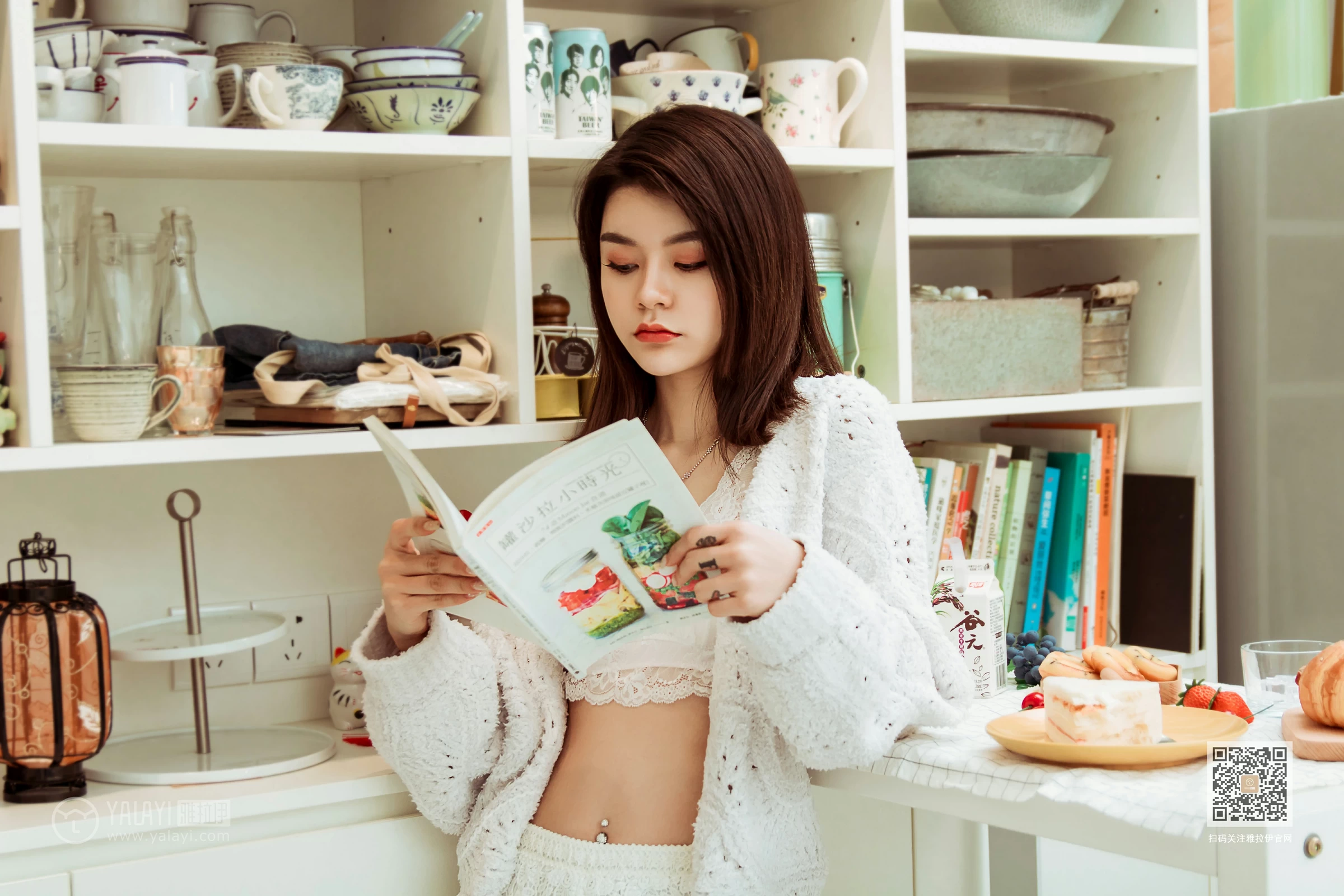 [YALAYI雅拉伊]Vol.444 东京的早餐 慧儿 白色镂空外衣加白色蕾丝内衣性感私房写真集第6张