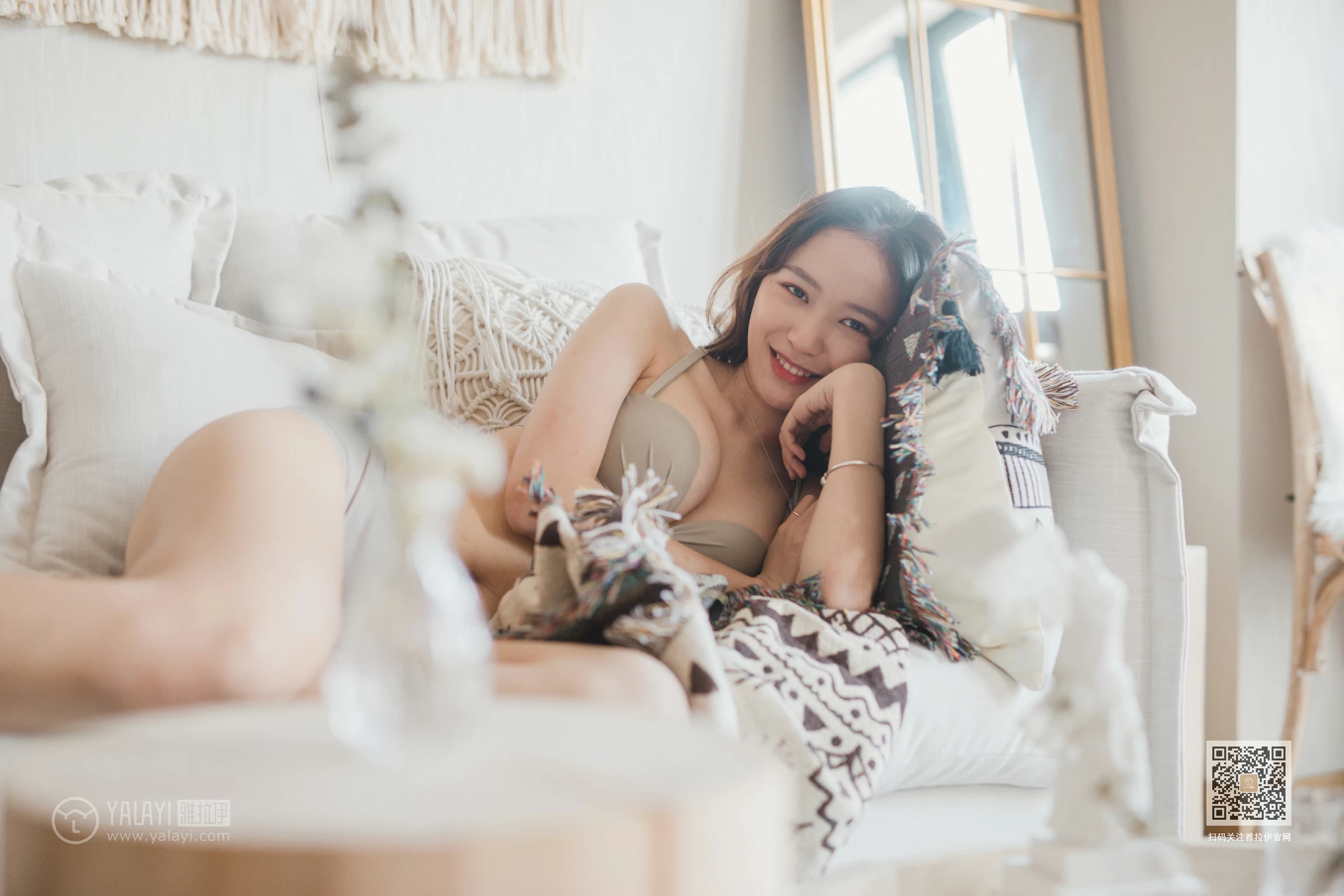 [YALAYI雅拉伊]Vol.496 想你的呵护 晓琳 灰色性感内衣居家私房写真集第5张