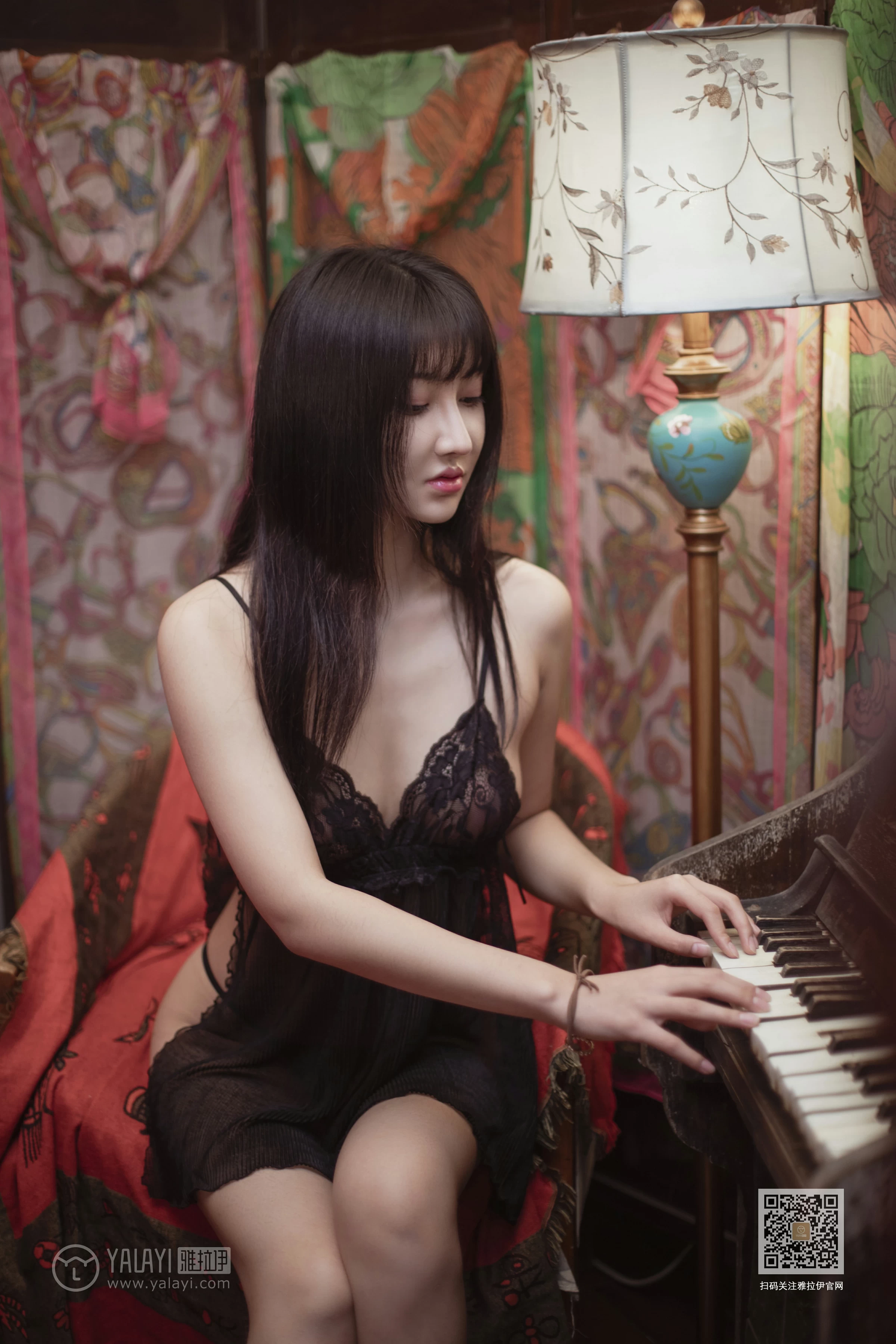 [YALAYI雅拉伊]Vol.501 新不了情 韩熙 黑色透视蕾丝情趣内衣性感私房写真集第3张