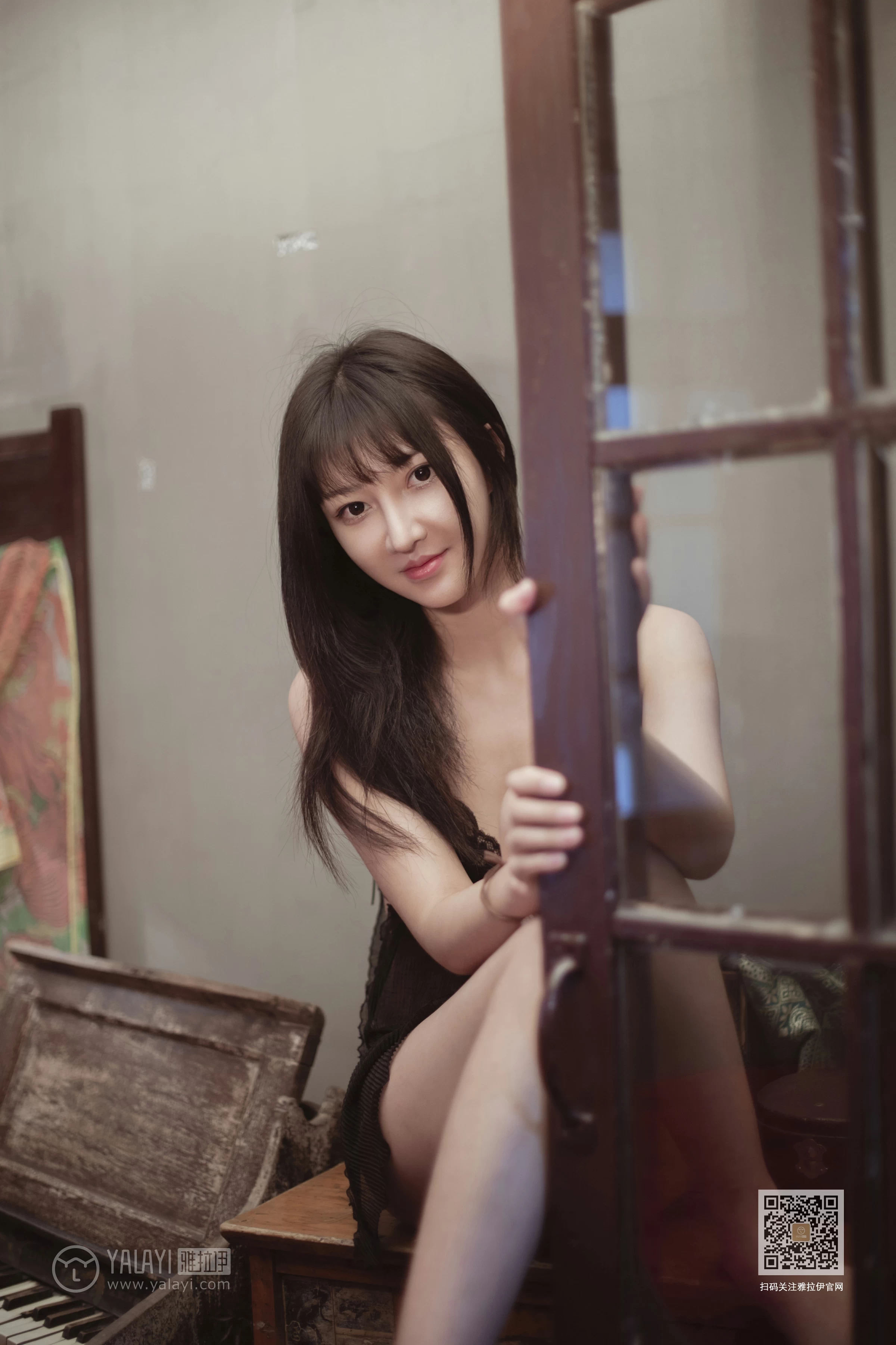 [YALAYI雅拉伊]Vol.501 新不了情 韩熙 黑色透视蕾丝情趣内衣性感私房写真集第8张