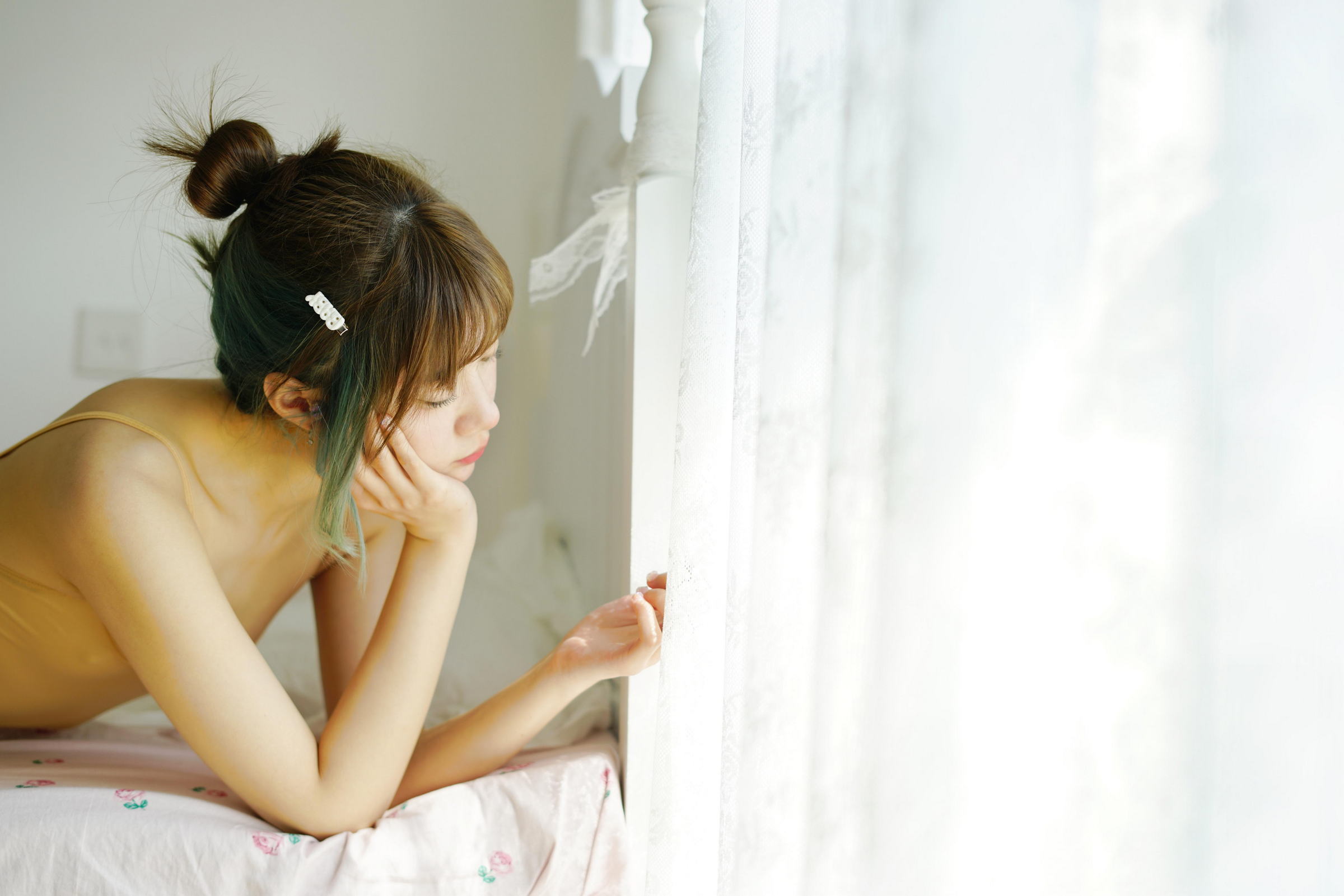 [YALAYI雅拉伊]2022.03.08 舞蹈女生 兰子 黄色紧身吊带连衣裙加白色丝袜美腿性感私房写真集第11张