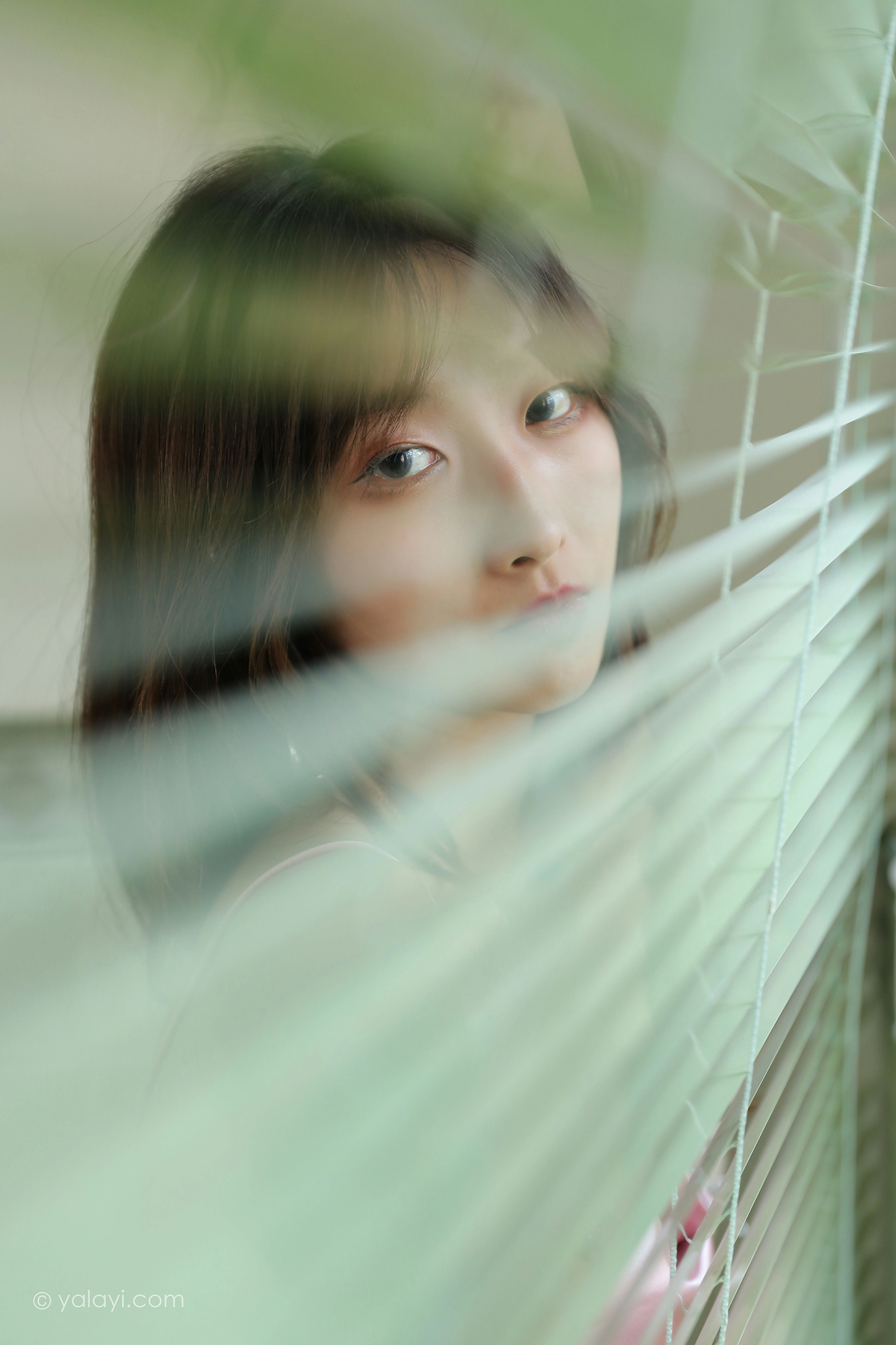 [YALAYI雅拉伊]NO.801 平心静气 佳佳 粉色吊带连衣裙居家私房写真集第10张