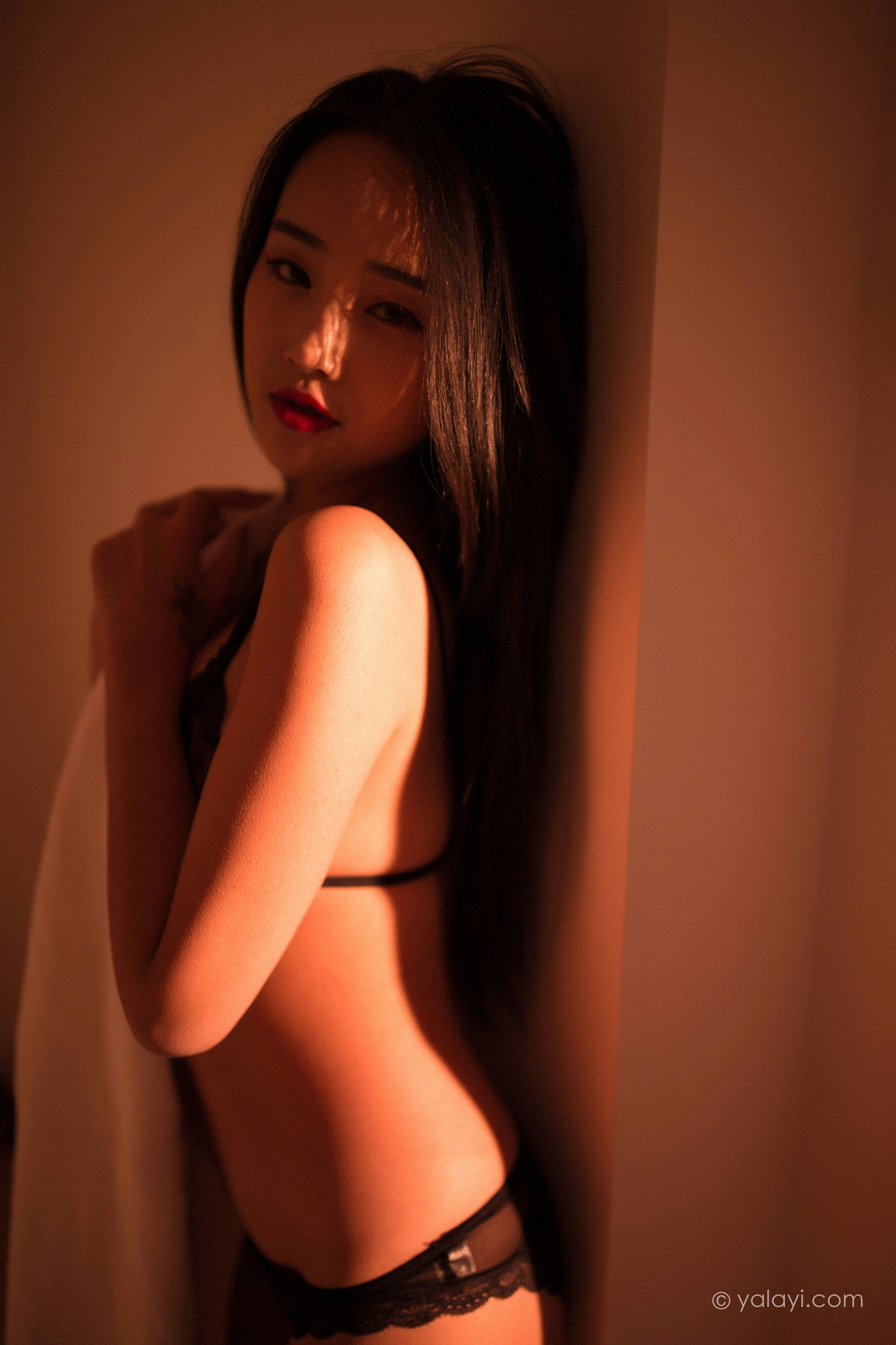 [YALAYI雅拉伊]NO.802 魂萦梦牵 优优 粉色透视情趣睡衣加黑色蕾丝内衣性感私房写真集第13张