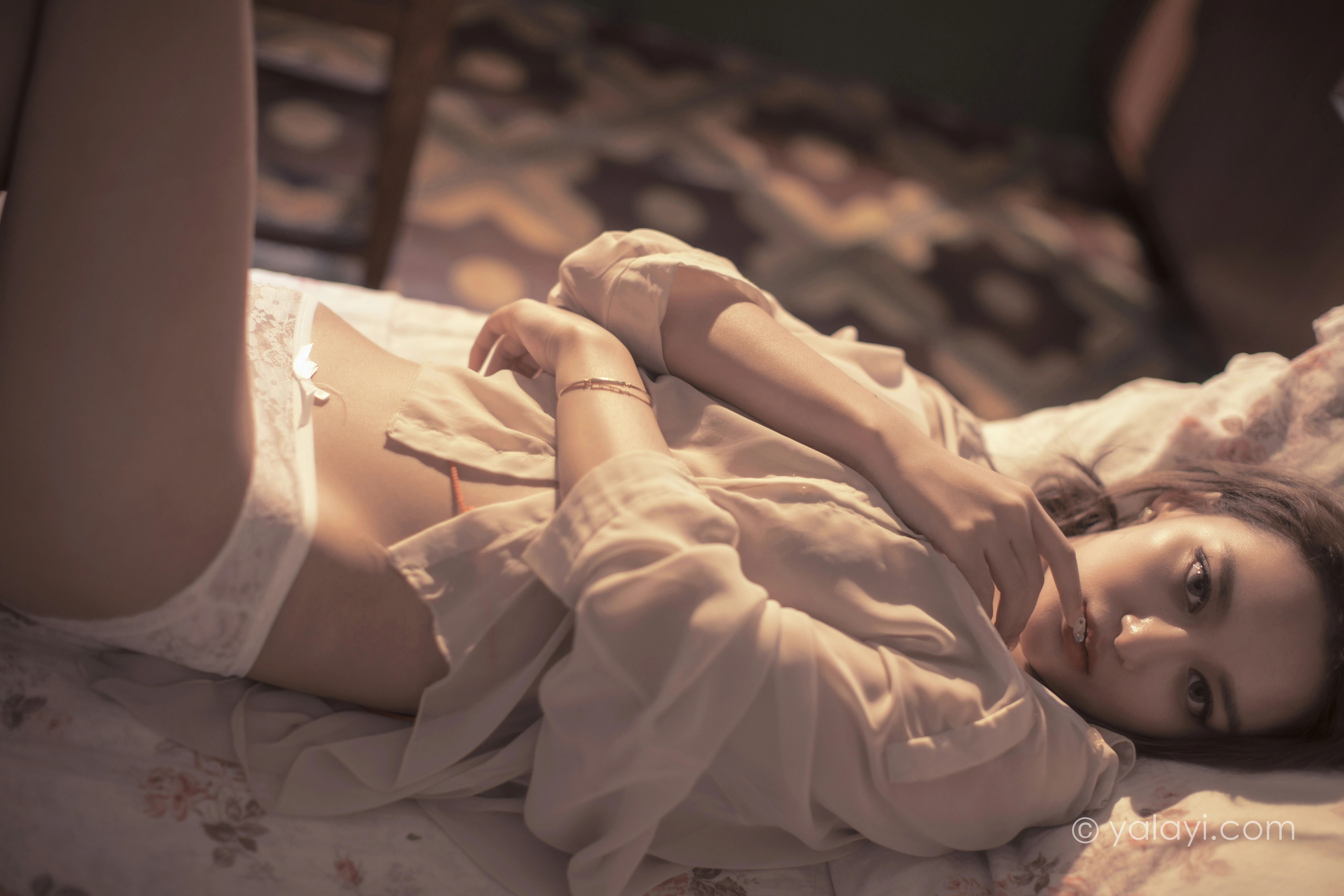 [YALAYI雅拉伊]NO.803 若有思 梓杨 白色透视衬衫居家性感私房写真集第4张