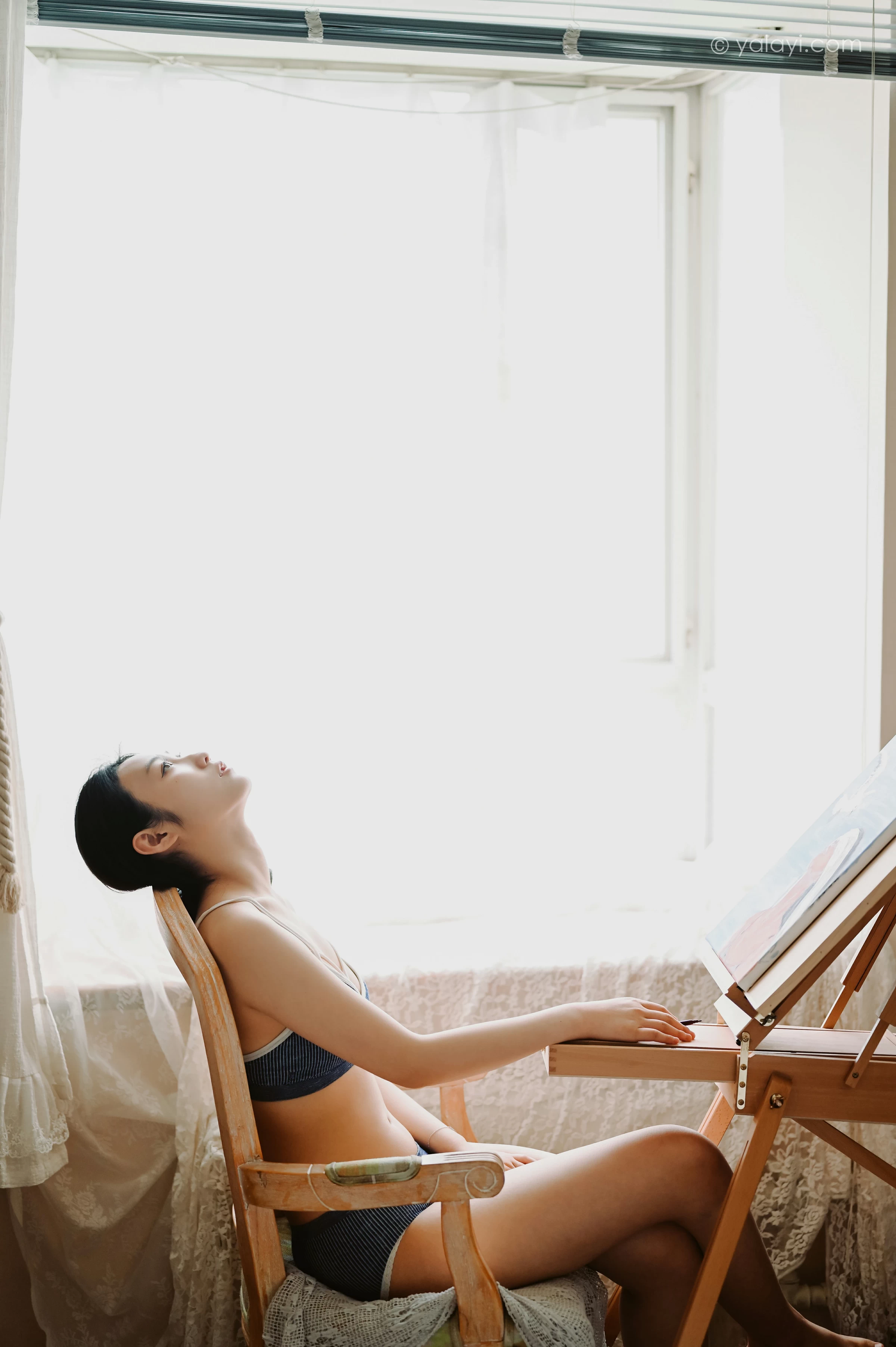 [YALAYI雅拉伊]NO.668 《作画的女孩》 沈伊 灰色内衣性感私房写真集第5张