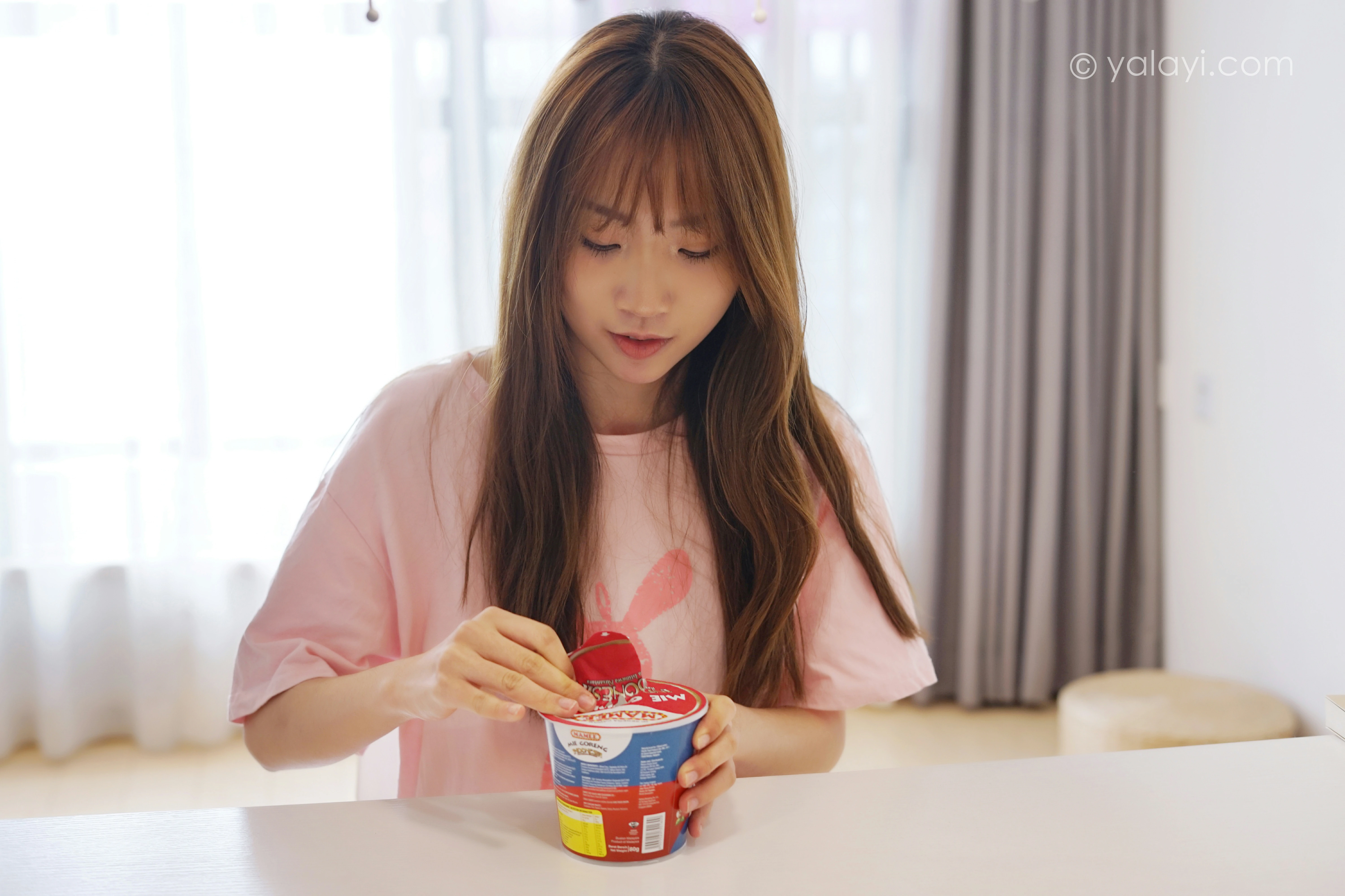 [YALAYI雅拉伊]NO.791 这边风景 小乔 粉色短袖居家性感写真集第3张