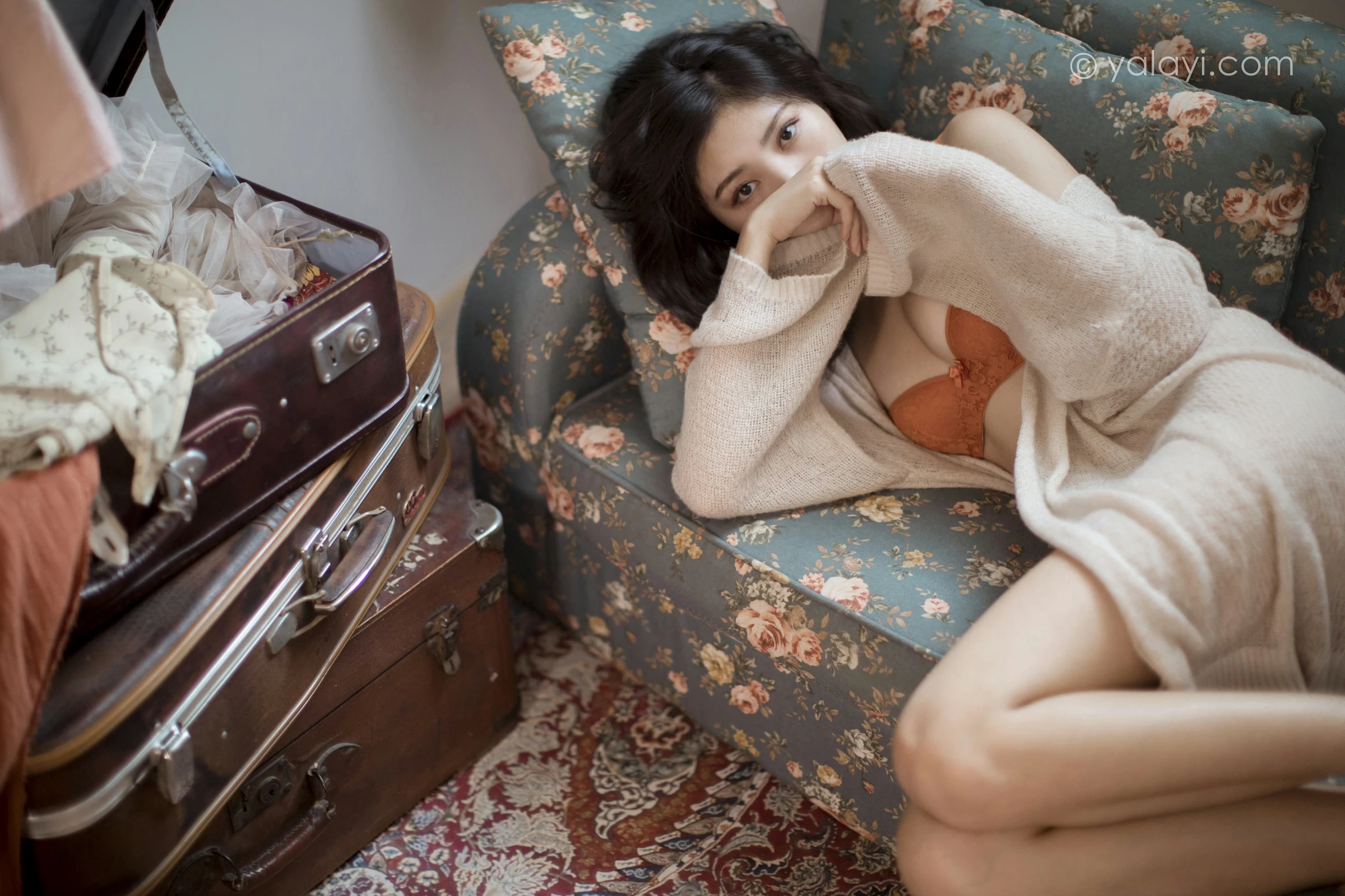 [YALAYI雅拉伊]NO.670 《心动》 苍儿 白色睡袍加橙色内衣性感私房写真集第14张