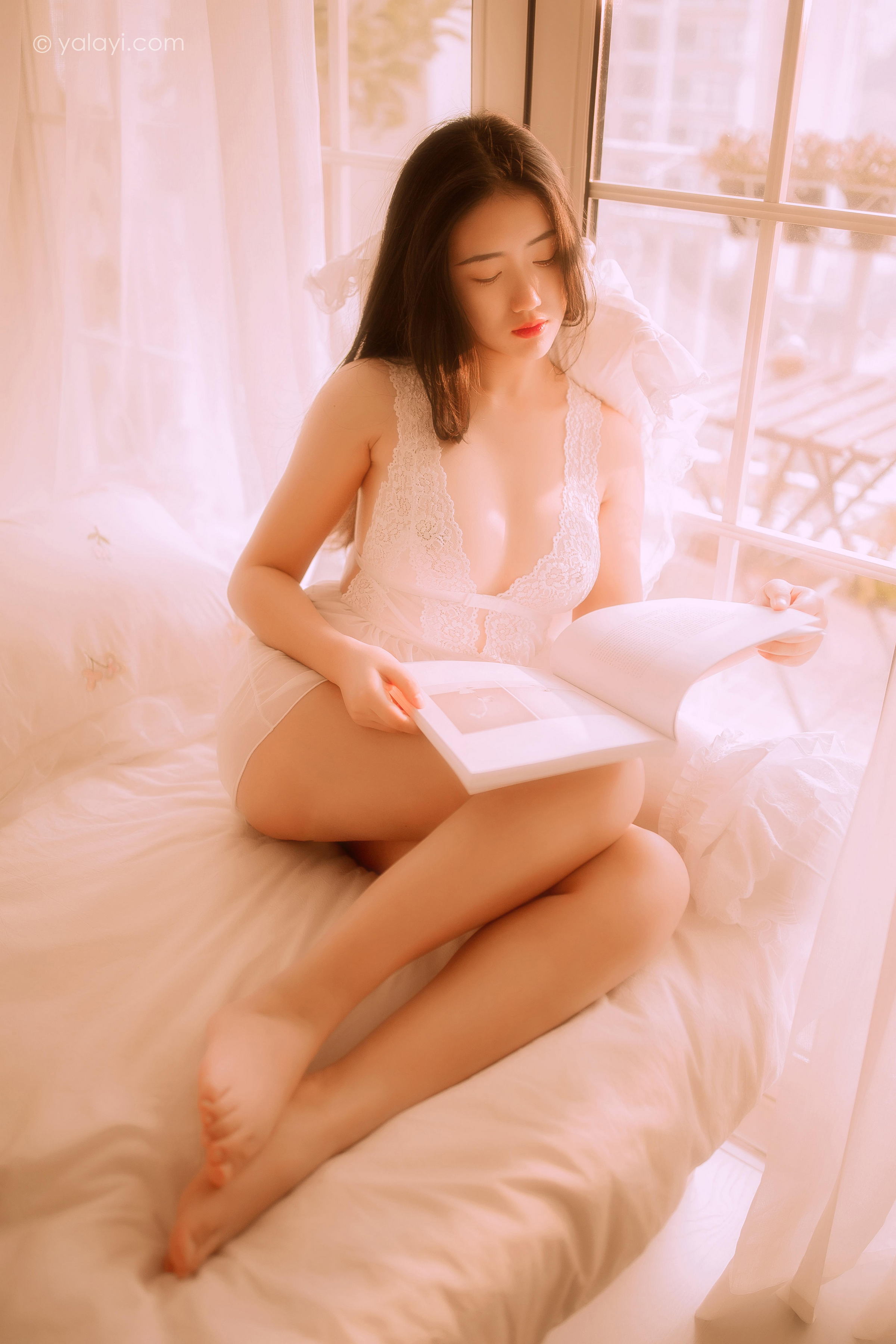 [YALAYI雅拉伊]2022.03.11 闺秀 水月沙子 白色镂空睡衣裙加透视情趣内衣性感写真集第8张