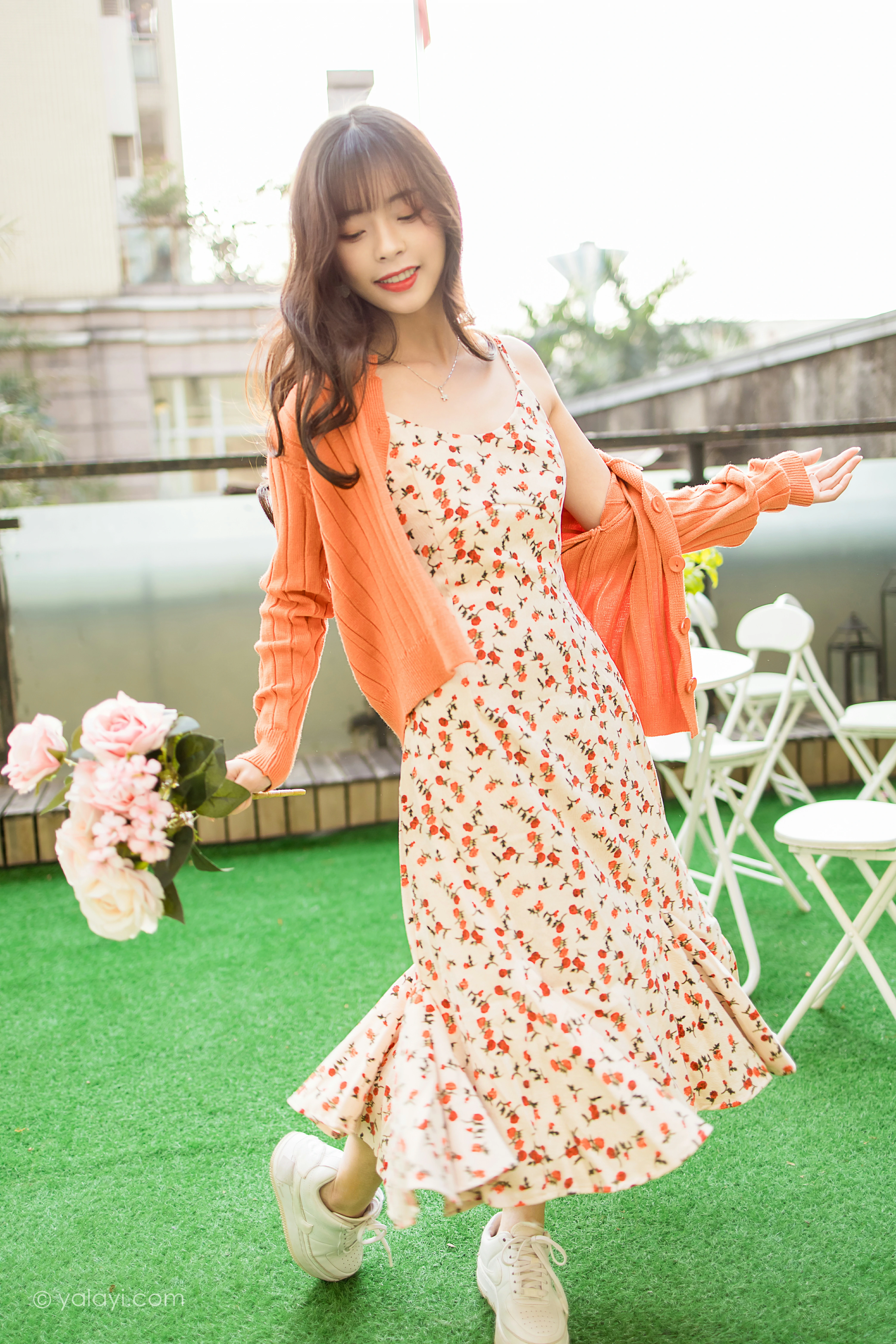 [YALAYI雅拉伊]NO.793 悠闲时光 程小蝶 橙色外套与粉色吊带连衣裙清纯写真集第14张