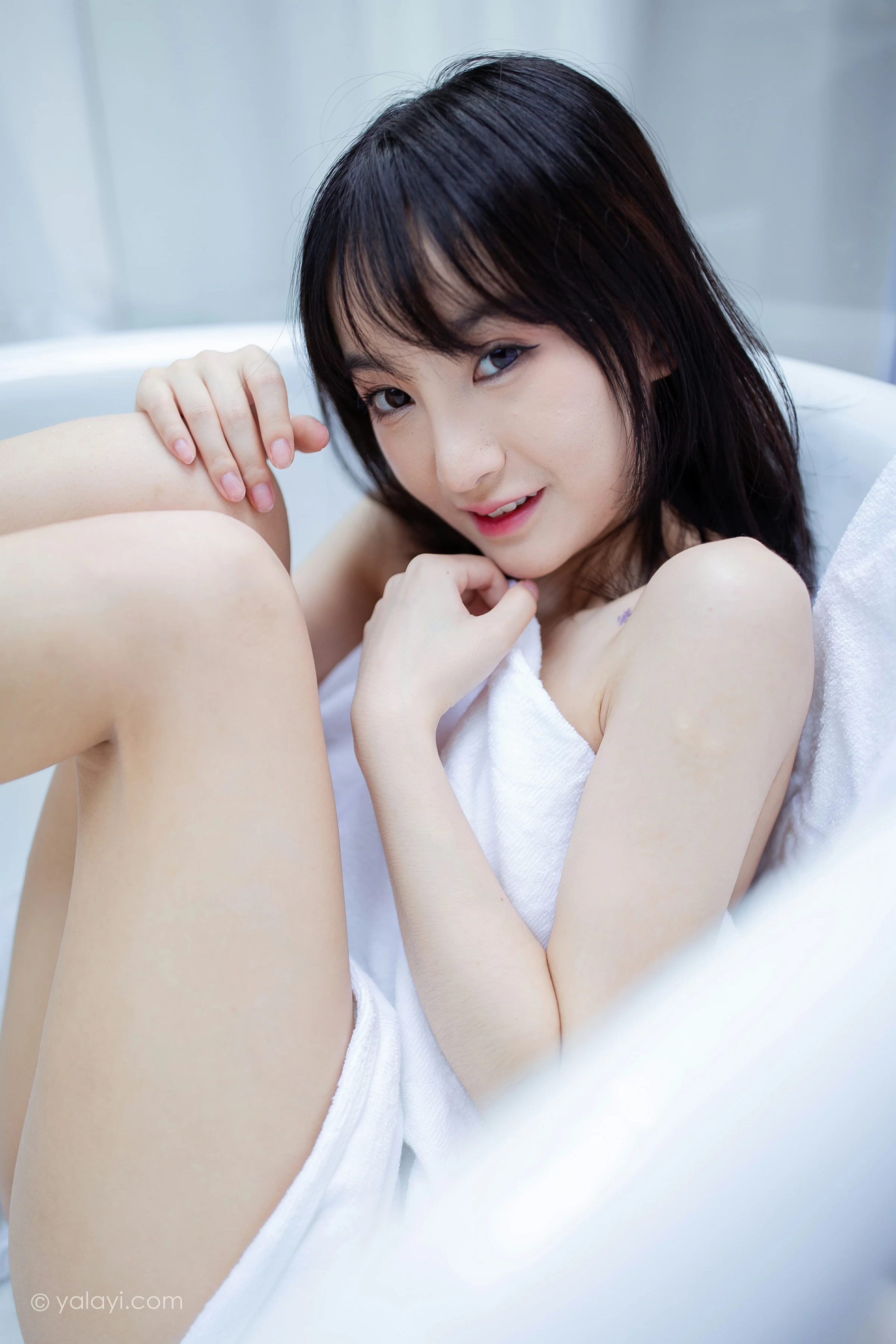 [YALAYI雅拉伊]NO.684 《清凉一夏》 落落 白色浴袍性感私房写真集第16张