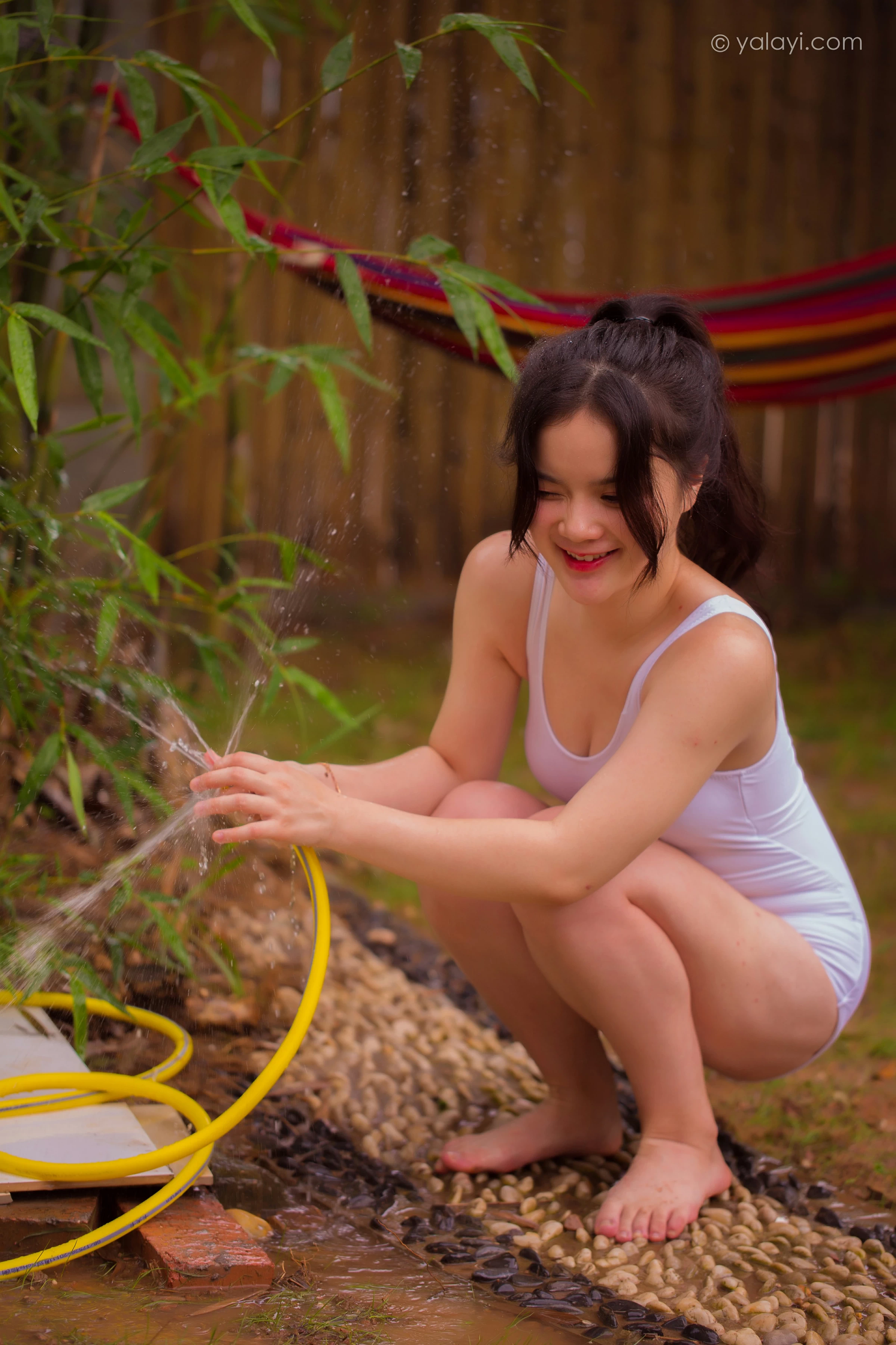 [YALAYI雅拉伊]NO.685 《周末的下午》 珍珠 粉色内衣加短裤与白色比基尼泳装性感私房写真集第11张
