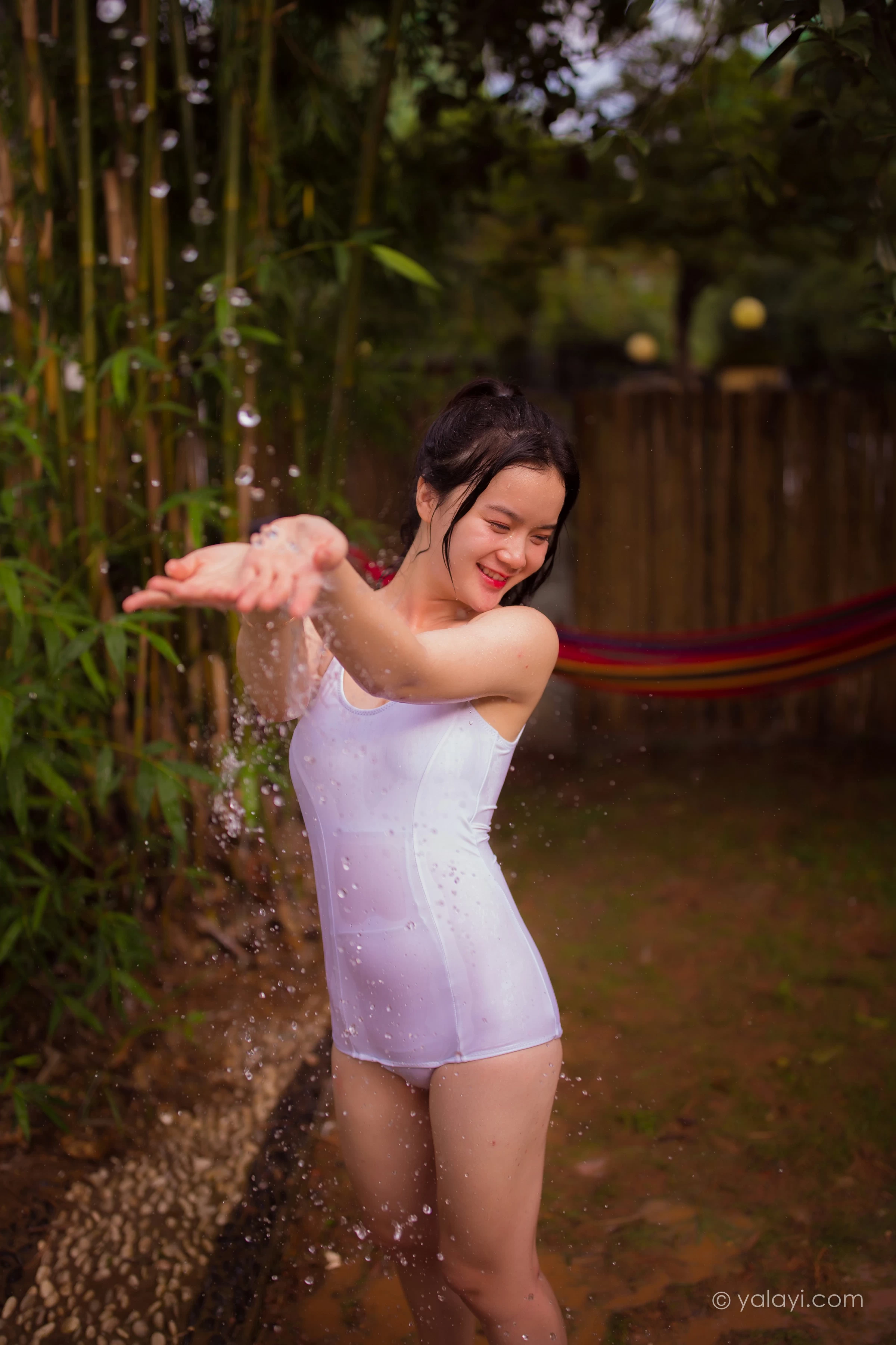 [YALAYI雅拉伊]NO.685 《周末的下午》 珍珠 粉色内衣加短裤与白色比基尼泳装性感私房写真集第13张