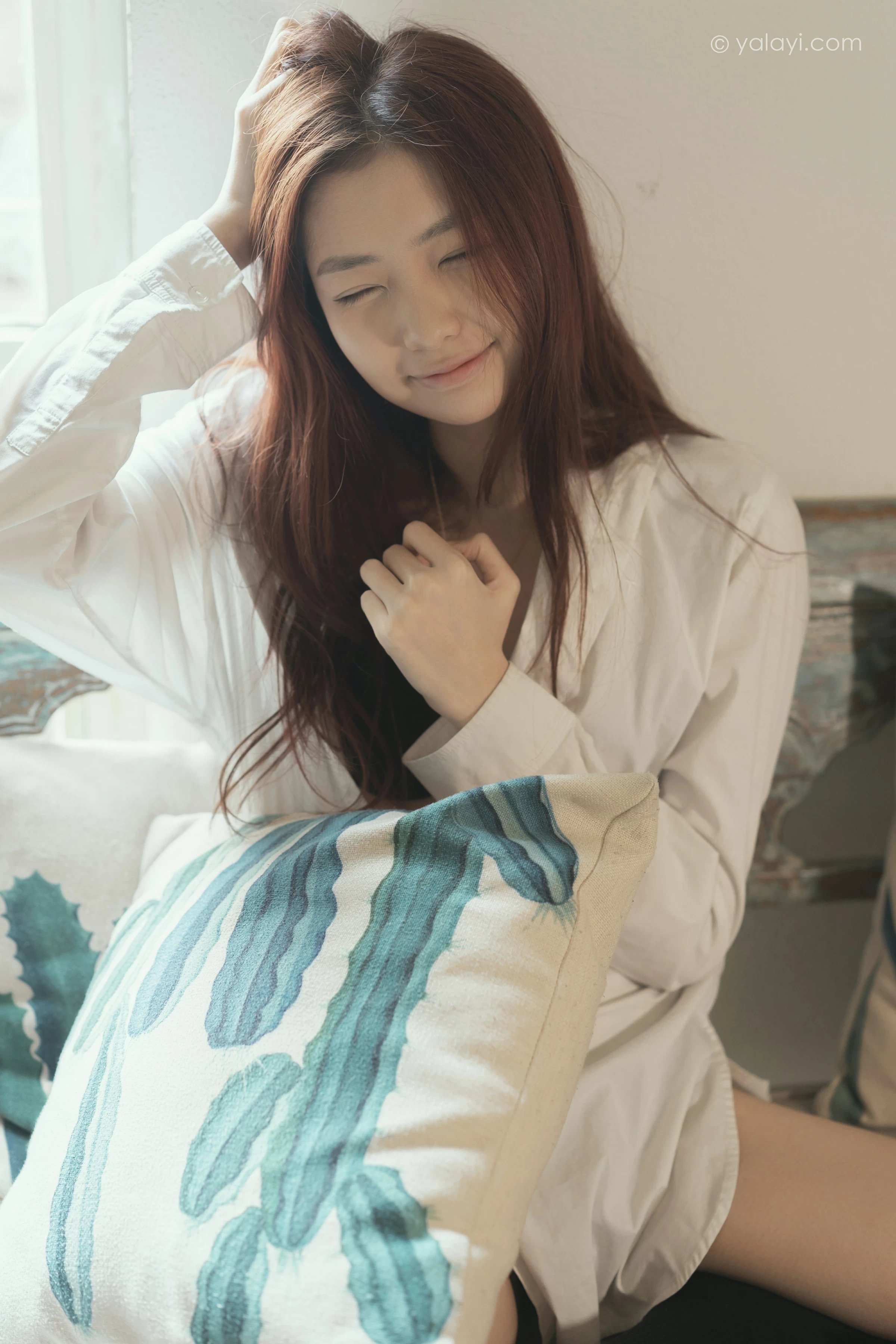 [YALAYI雅拉伊]NO.711 《礼物》 鸭鸭 白色衬衫加黑色内衣性感私房写真集第10张