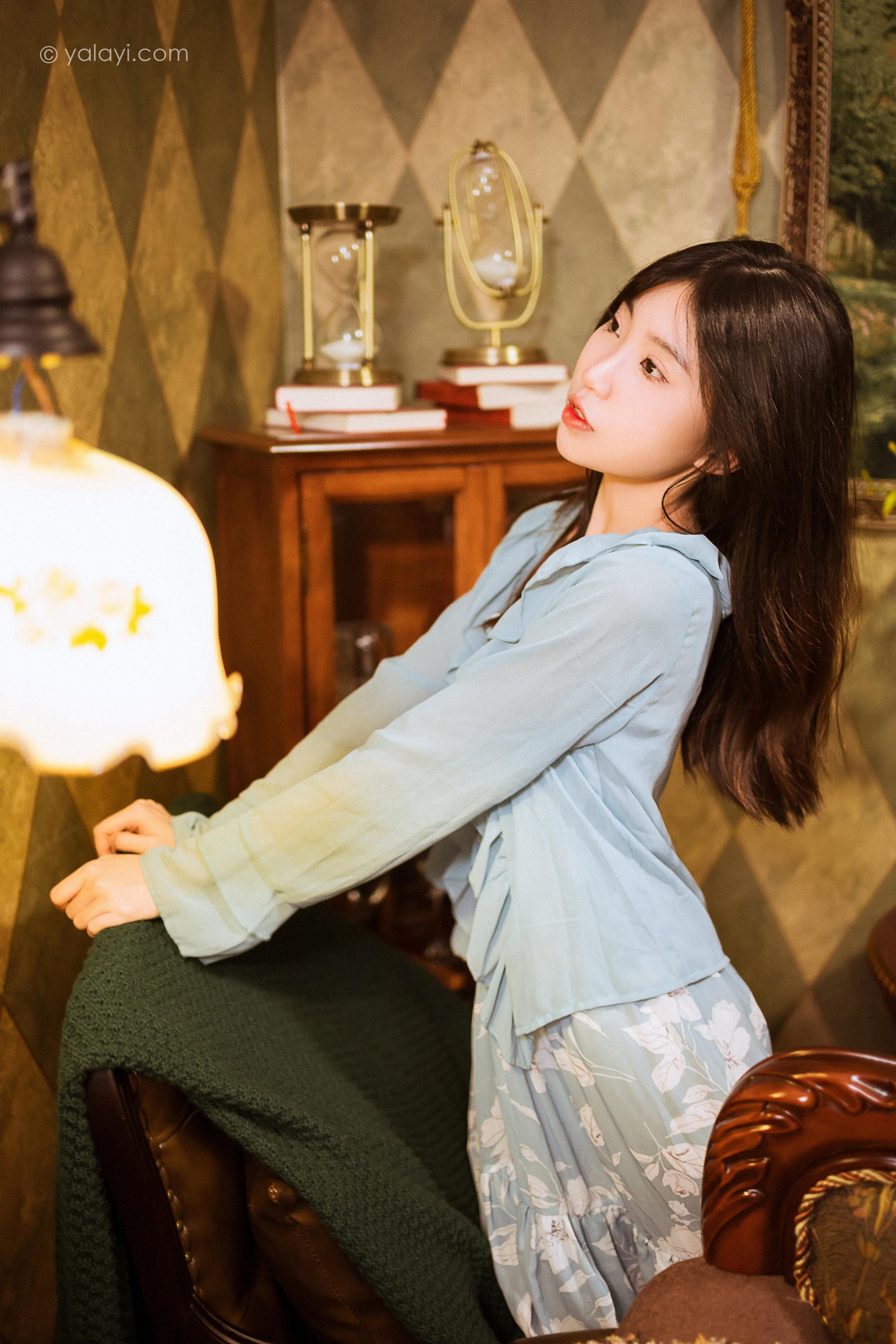 [YALAYI雅拉伊]2022.08.19 一去不复返 小乔 灰色外套加吊带连衣裙清纯写真集第14张