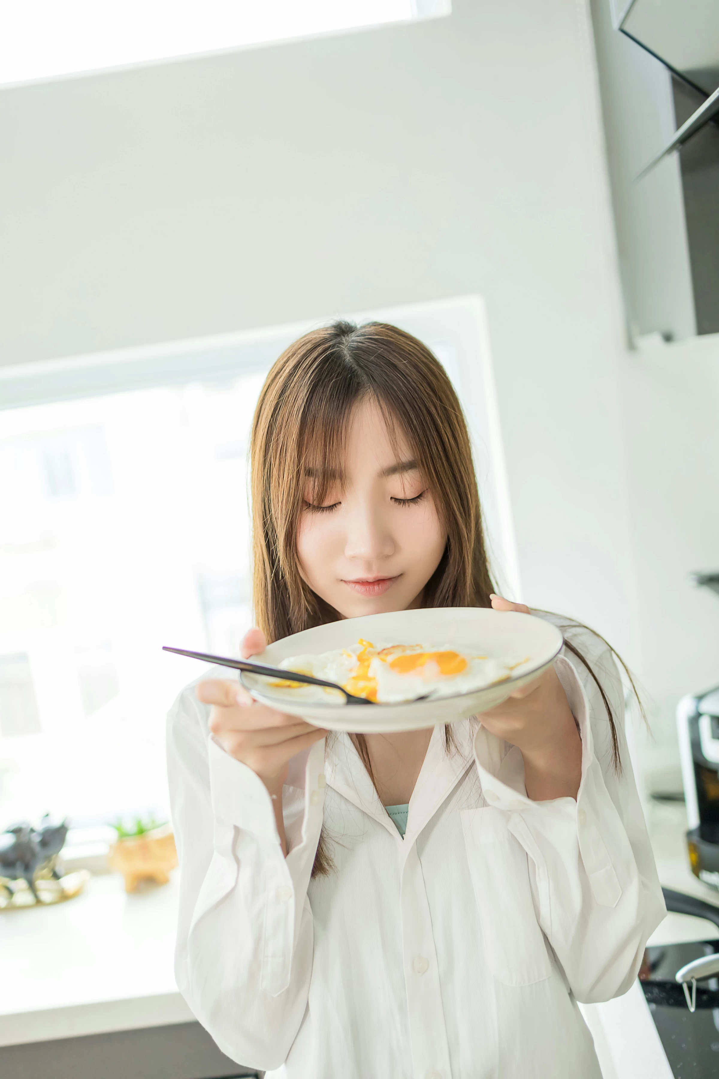 [YALAYI雅拉伊]NO.686 《亲爱的早安》 小乔 白色衬衫加牛仔热裤性感私房写真集第11张