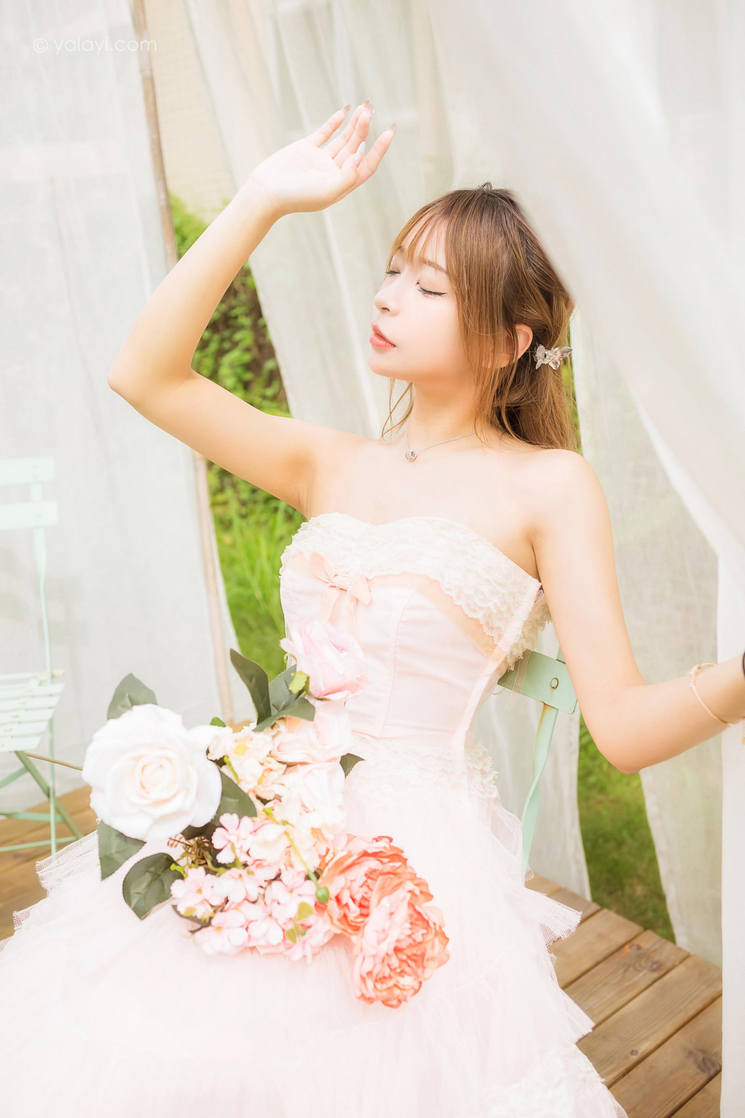 [YALAYI雅拉伊]2022.08.22 佳人 阿禾 粉色抹胸蕾丝加衣裙性感写真集第13张