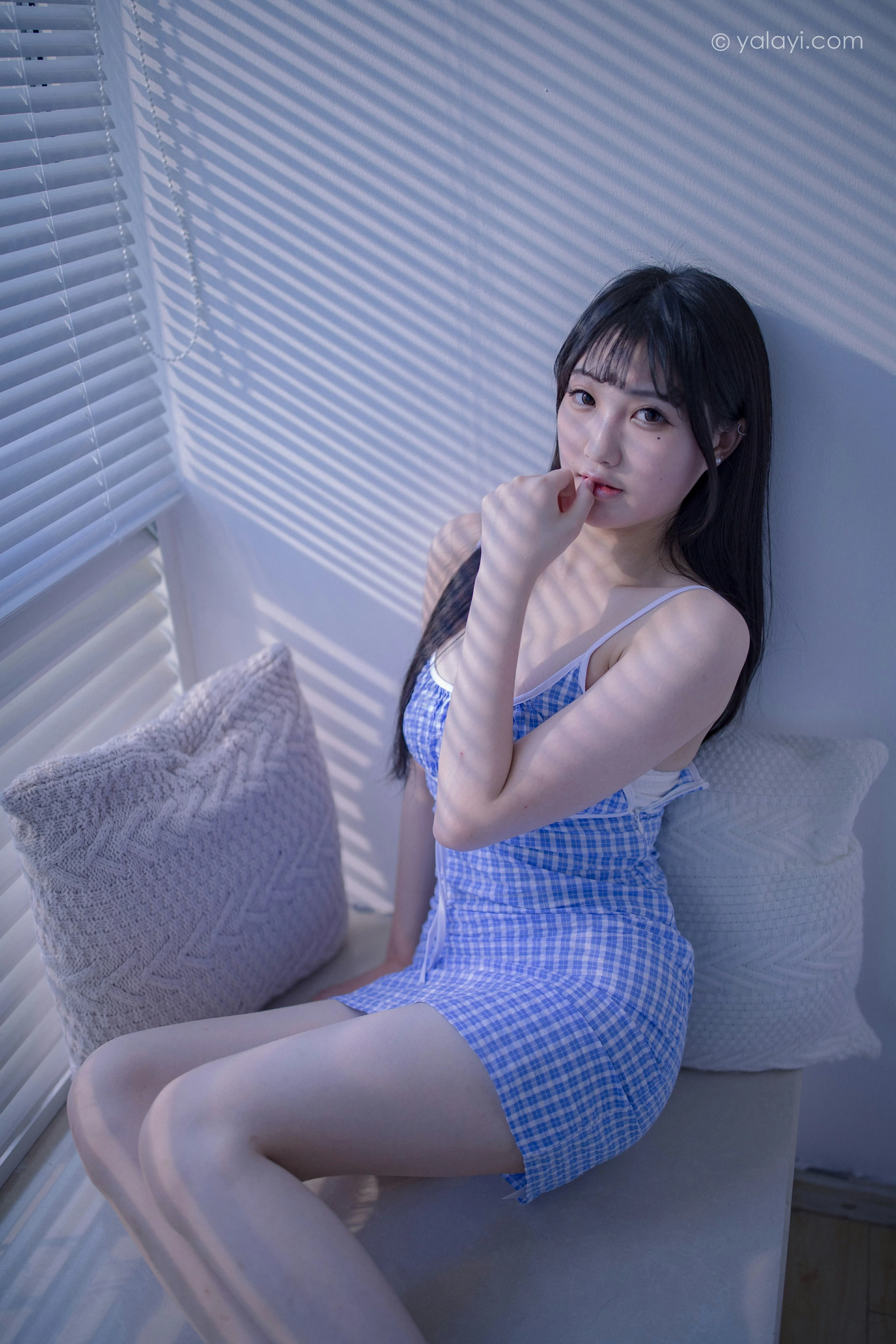 [YALAYI雅拉伊]NO.687 《蓝》 瓶儿 蓝色紧身吊带连衣裙性感私房写真集第3张