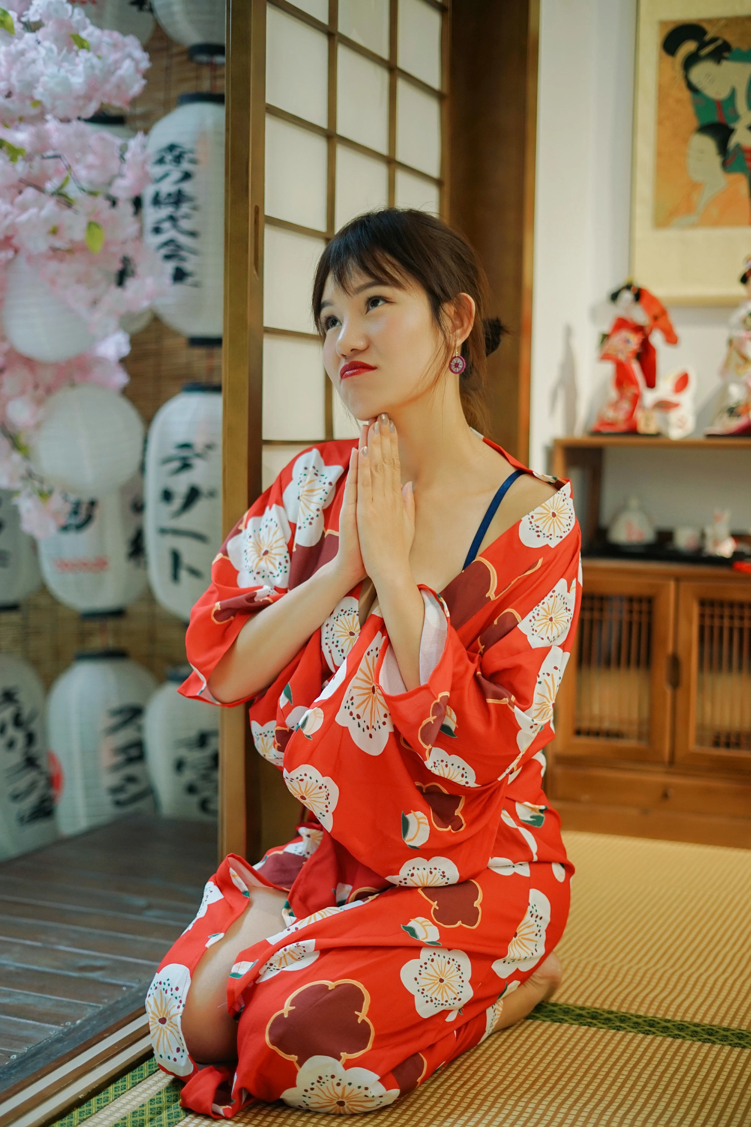 [YALAYI雅拉伊]NO.714 《自娱》 多香子 粉色和服加蓝色内衣性感私房写真集第2张