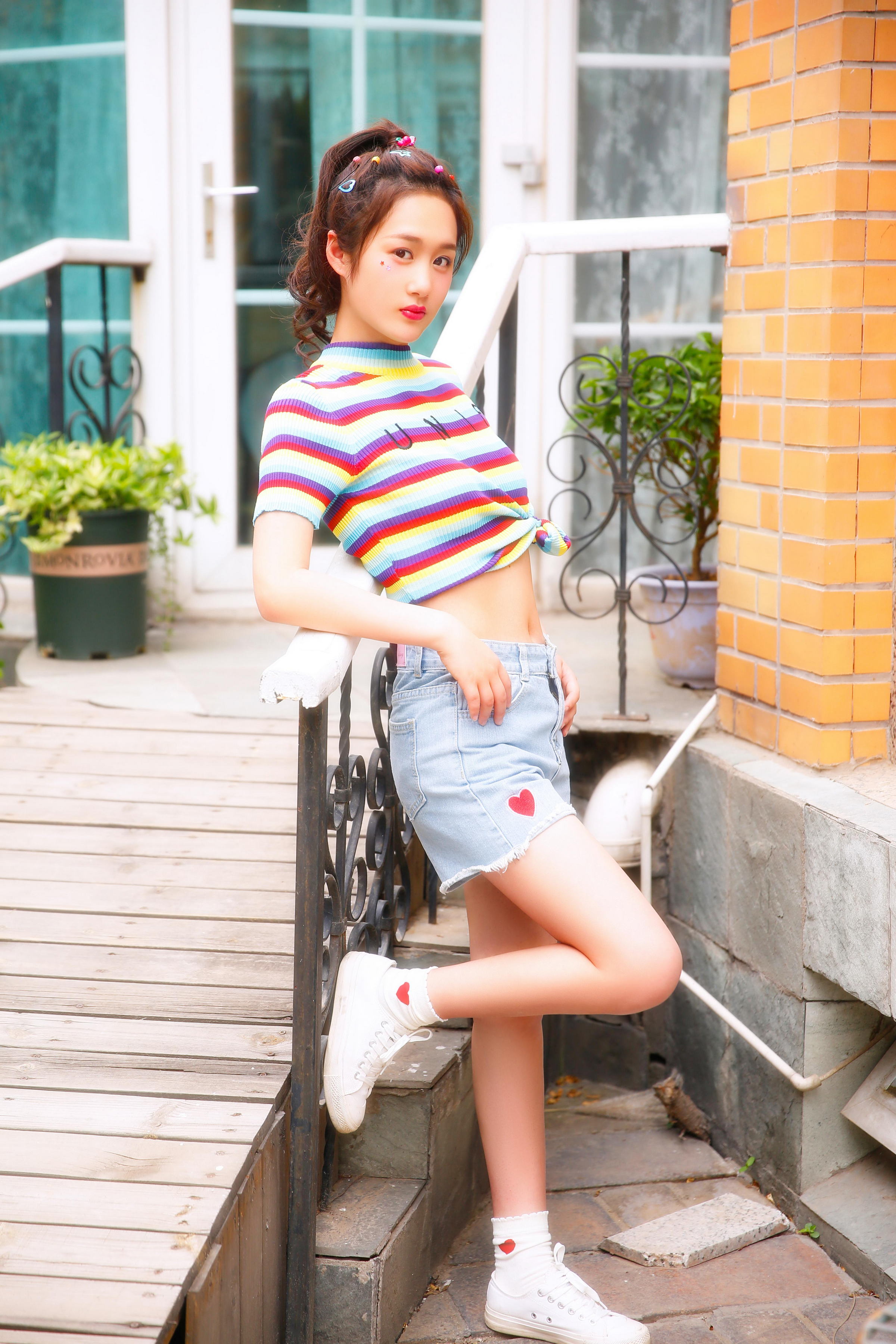 [YALAYI雅拉伊]2022.06.01 希望 清纯少女 白色和服与彩色短袖加牛仔短裤写真集第5张