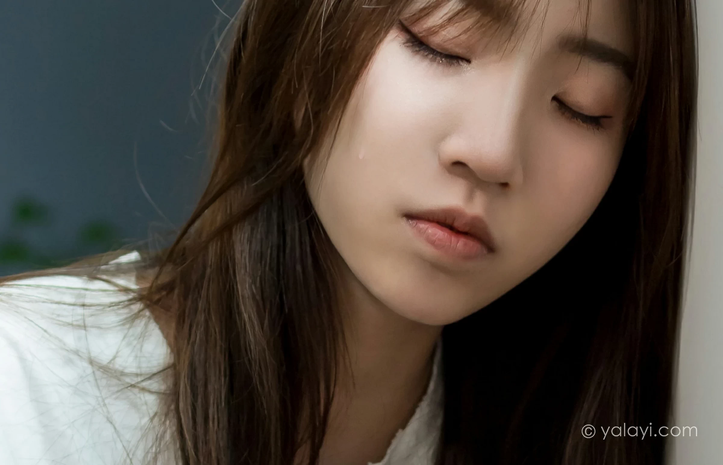 [YALAYI雅拉伊]NO.693 《好心分手》 小乔 白色连身短袖居家私房写真集第13张