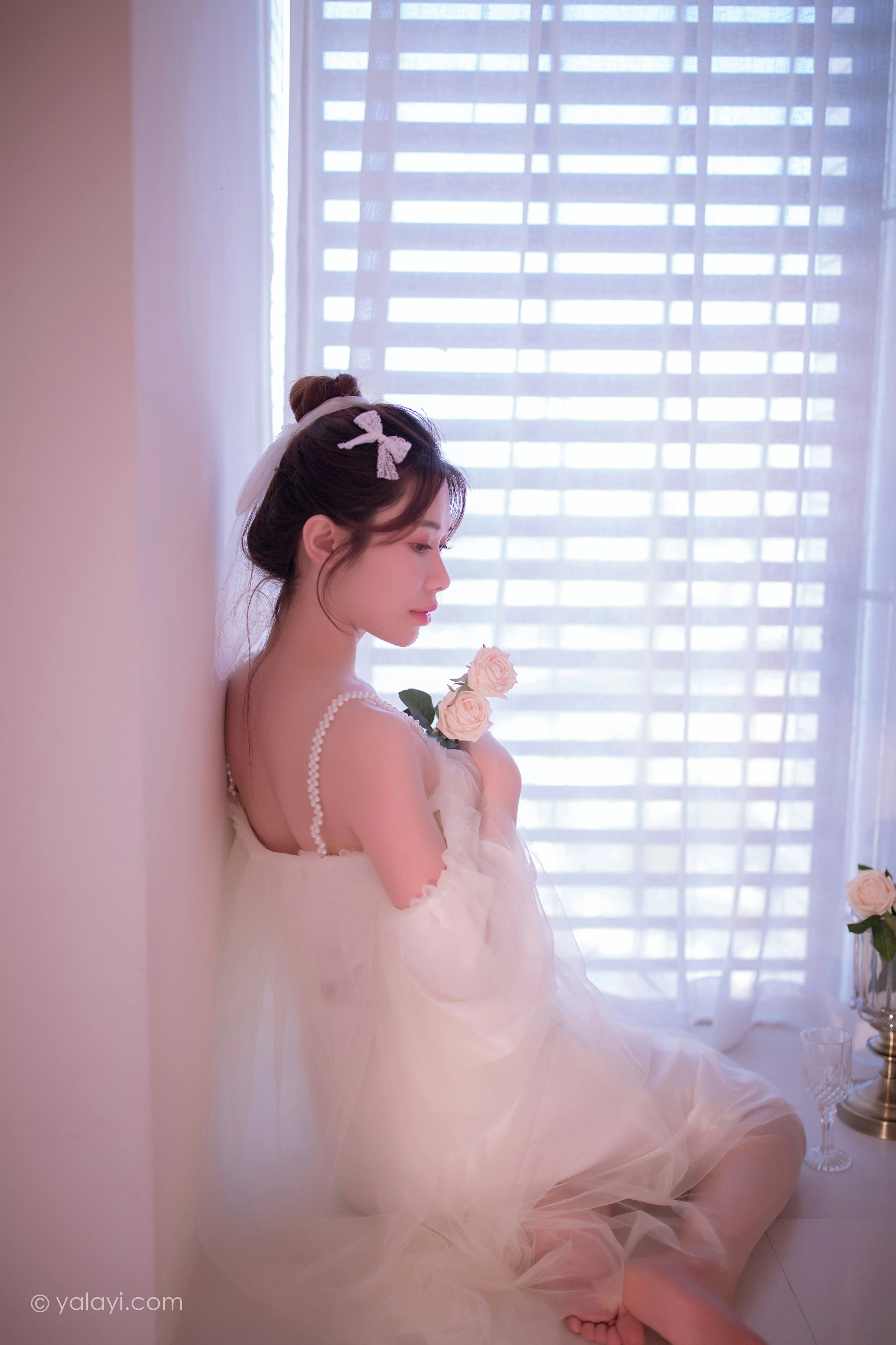 [YALAYI雅拉伊]NO.858 等待我的人 香草 白色透视吊带连衣裙居家性感写真集第3张