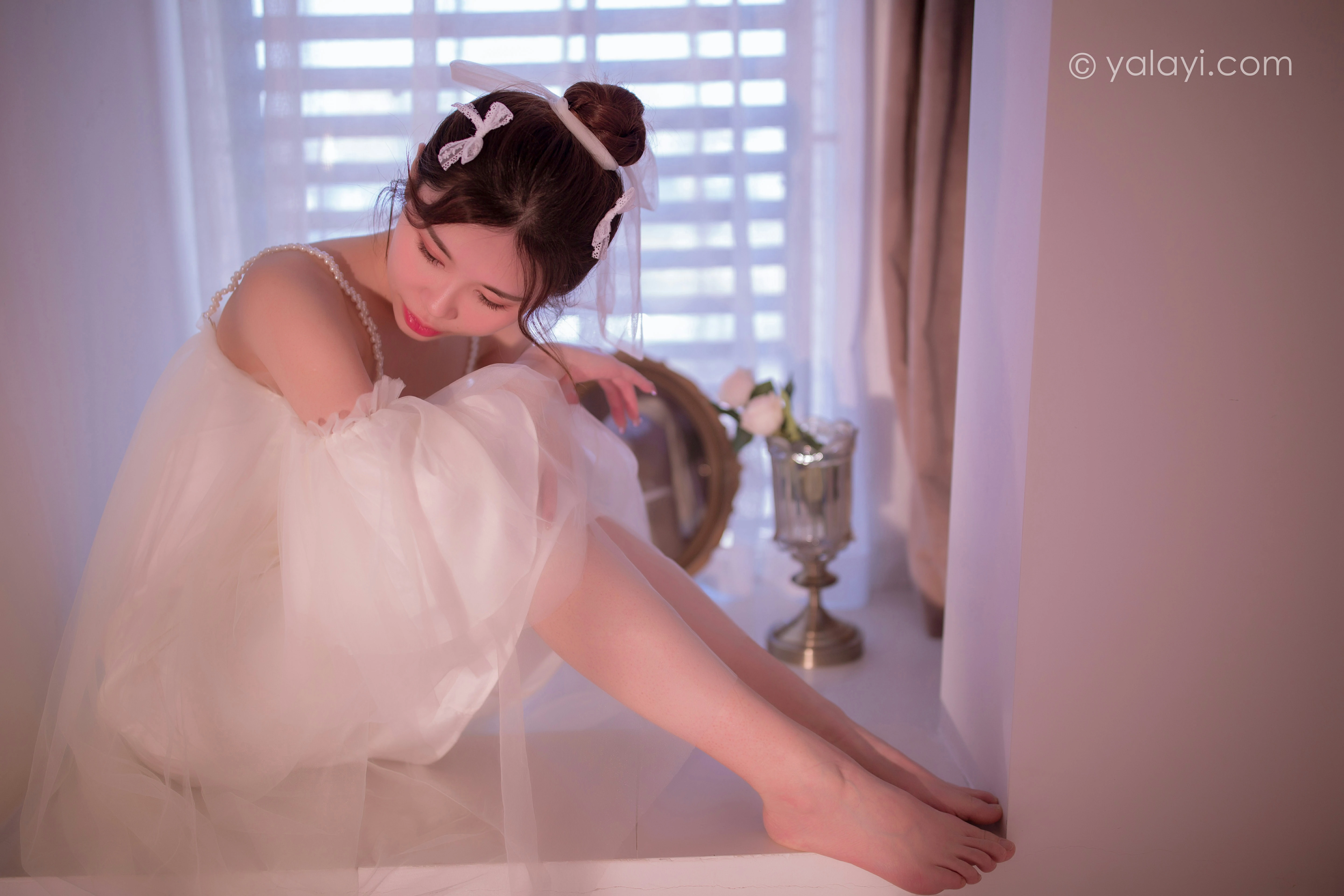 [YALAYI雅拉伊]NO.858 等待我的人 香草 白色透视吊带连衣裙居家性感写真集第4张