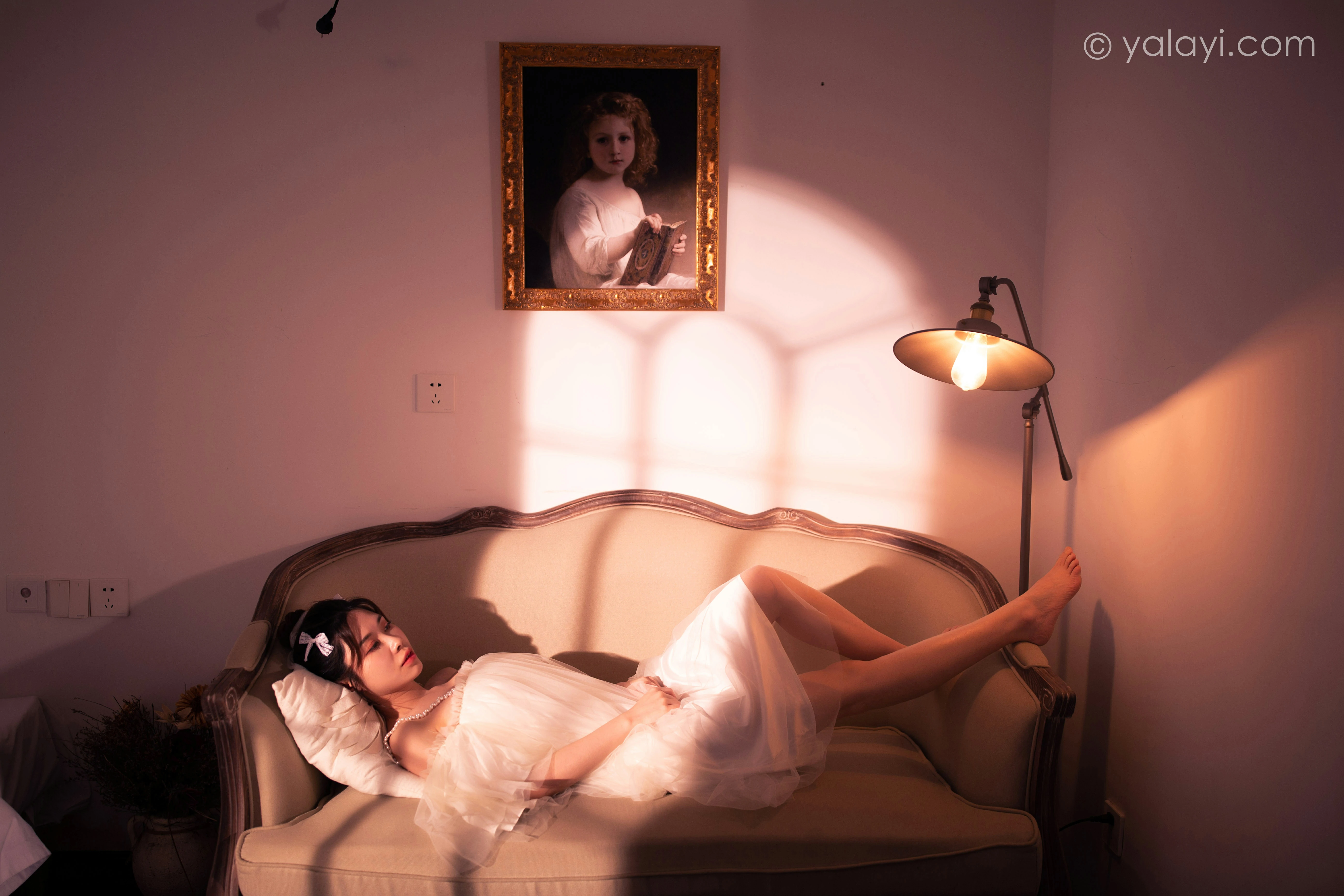 [YALAYI雅拉伊]NO.858 等待我的人 香草 白色透视吊带连衣裙居家性感写真集第7张