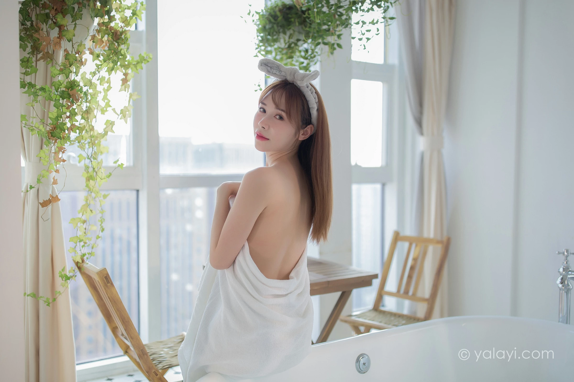 [YALAYI雅拉伊]NO.708 《沐心》 虞艺 白色浴袍居家性感私房写真集第7张