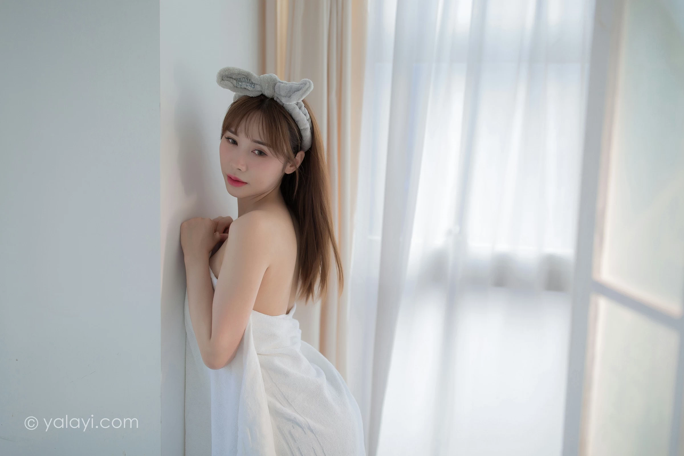 [YALAYI雅拉伊]NO.708 《沐心》 虞艺 白色浴袍居家性感私房写真集第10张