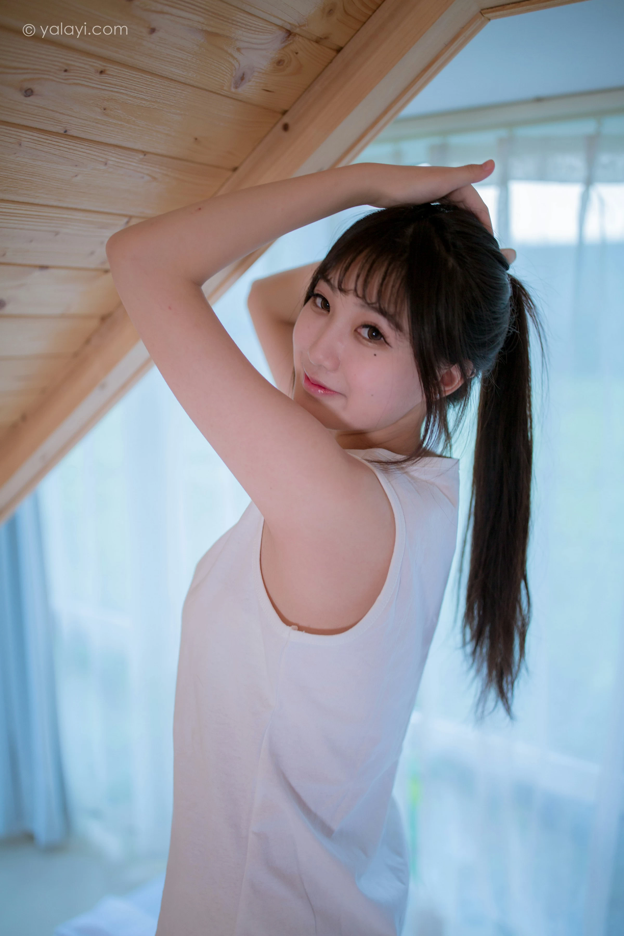 [YALAYI雅拉伊]NO.694 《木屋时光》 瓶儿 白色连身背心性感私房写真集第8张