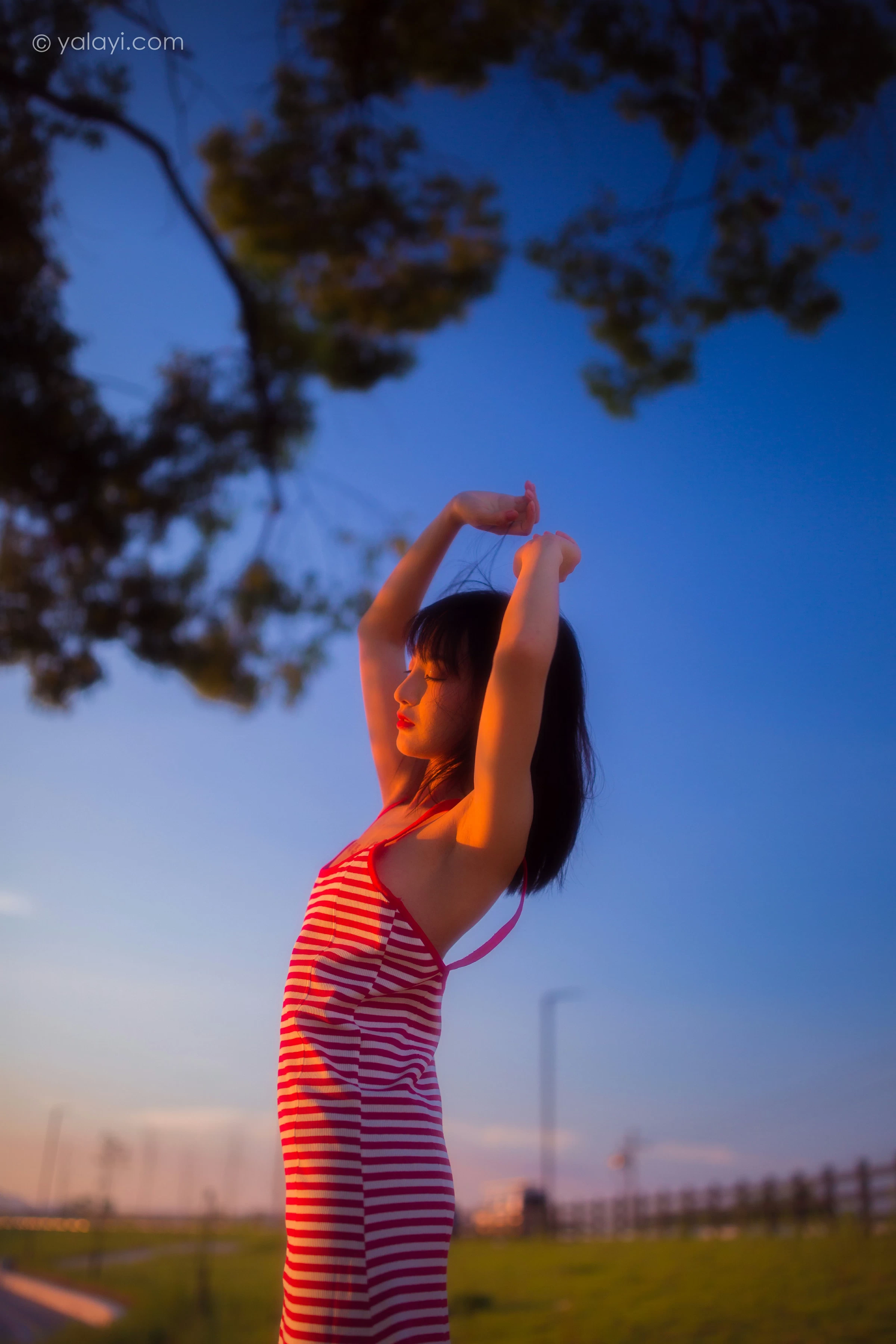 [YALAYI雅拉伊]NO.690 《红了》 落落 红色吊带连衣裙写真第6张