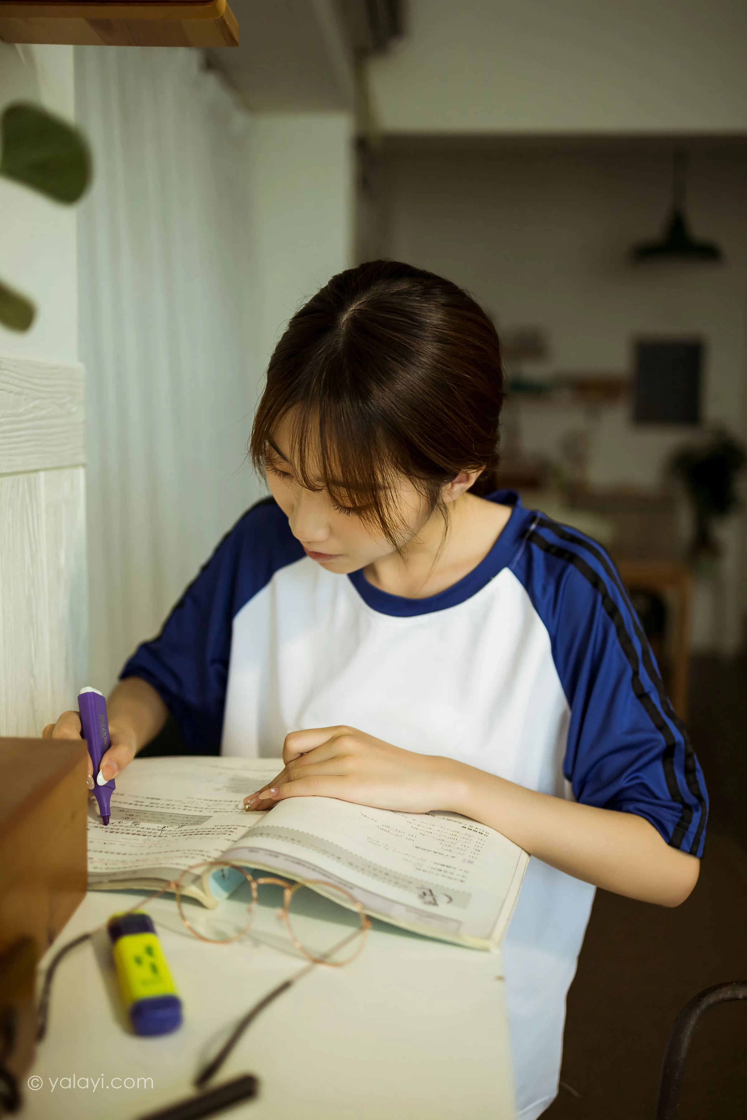 [YALAYI雅拉伊]NO.719 《一对一辅导》 小乔 蓝色校服短袖加长裤居家私房写真集第4张