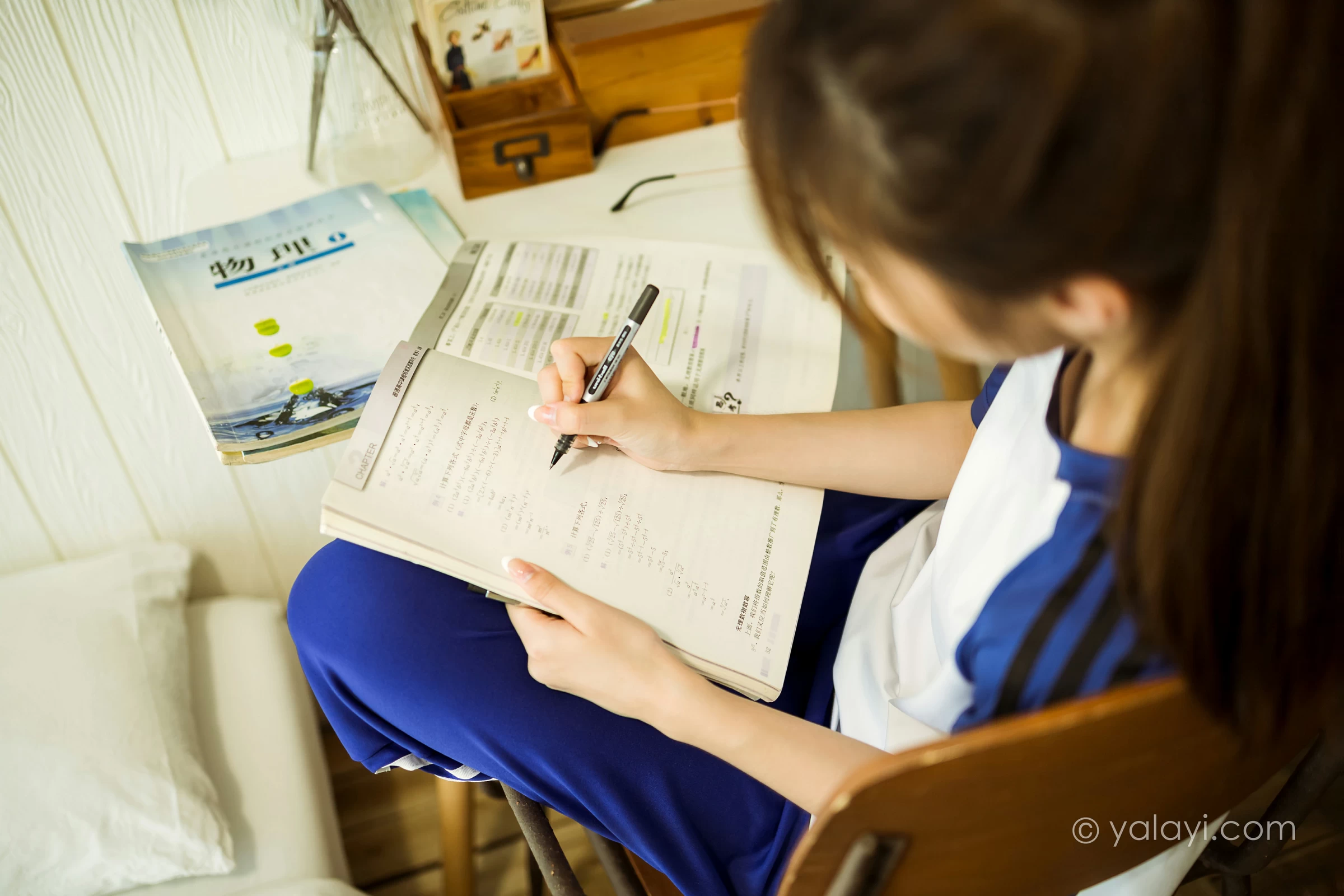 [YALAYI雅拉伊]NO.719 《一对一辅导》 小乔 蓝色校服短袖加长裤居家私房写真集第2张