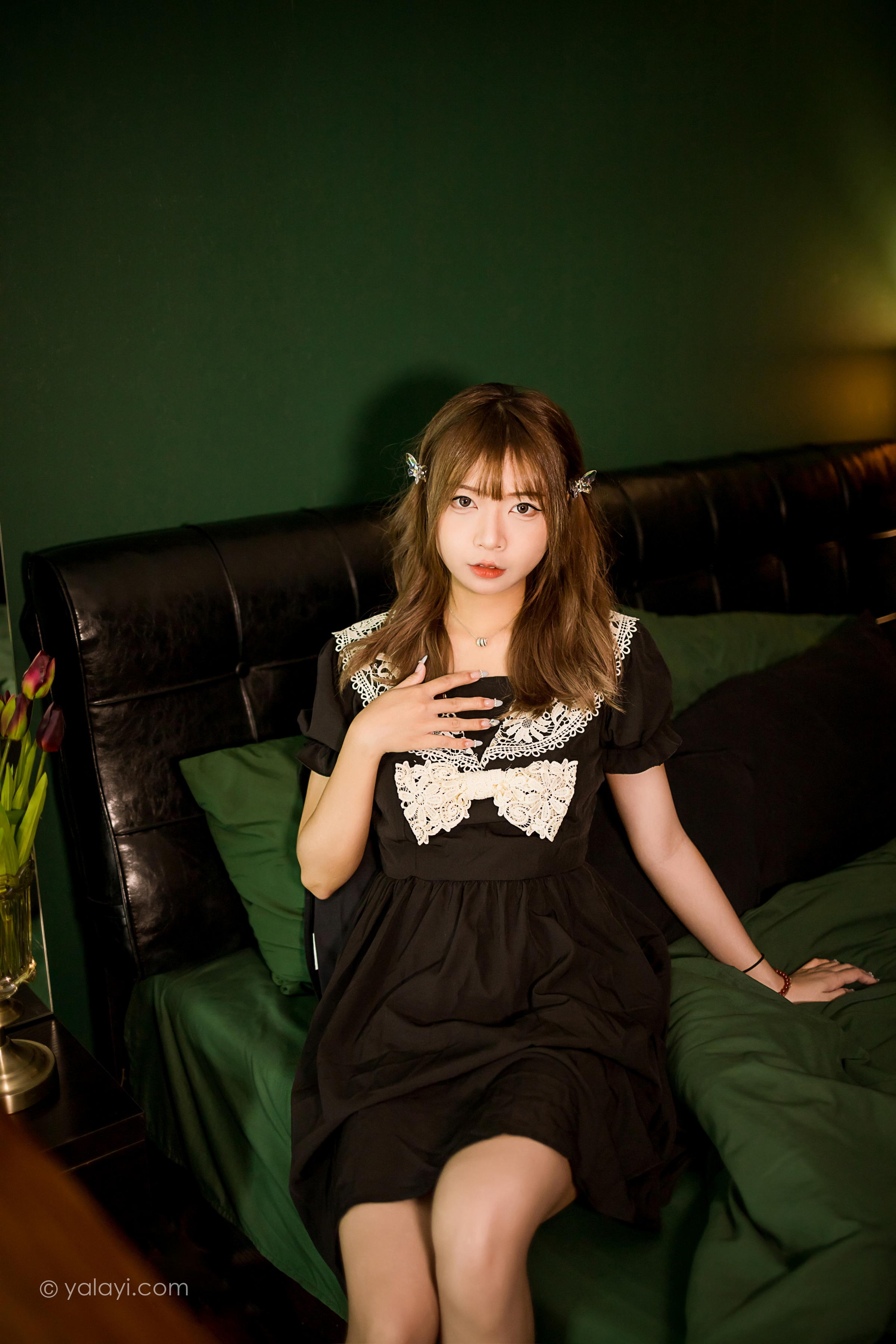 [YALAYI雅拉伊]2022.08.31 黑色的蝴蝶 阿禾 黑色复古蕾丝连衣裙清纯写真集第5张