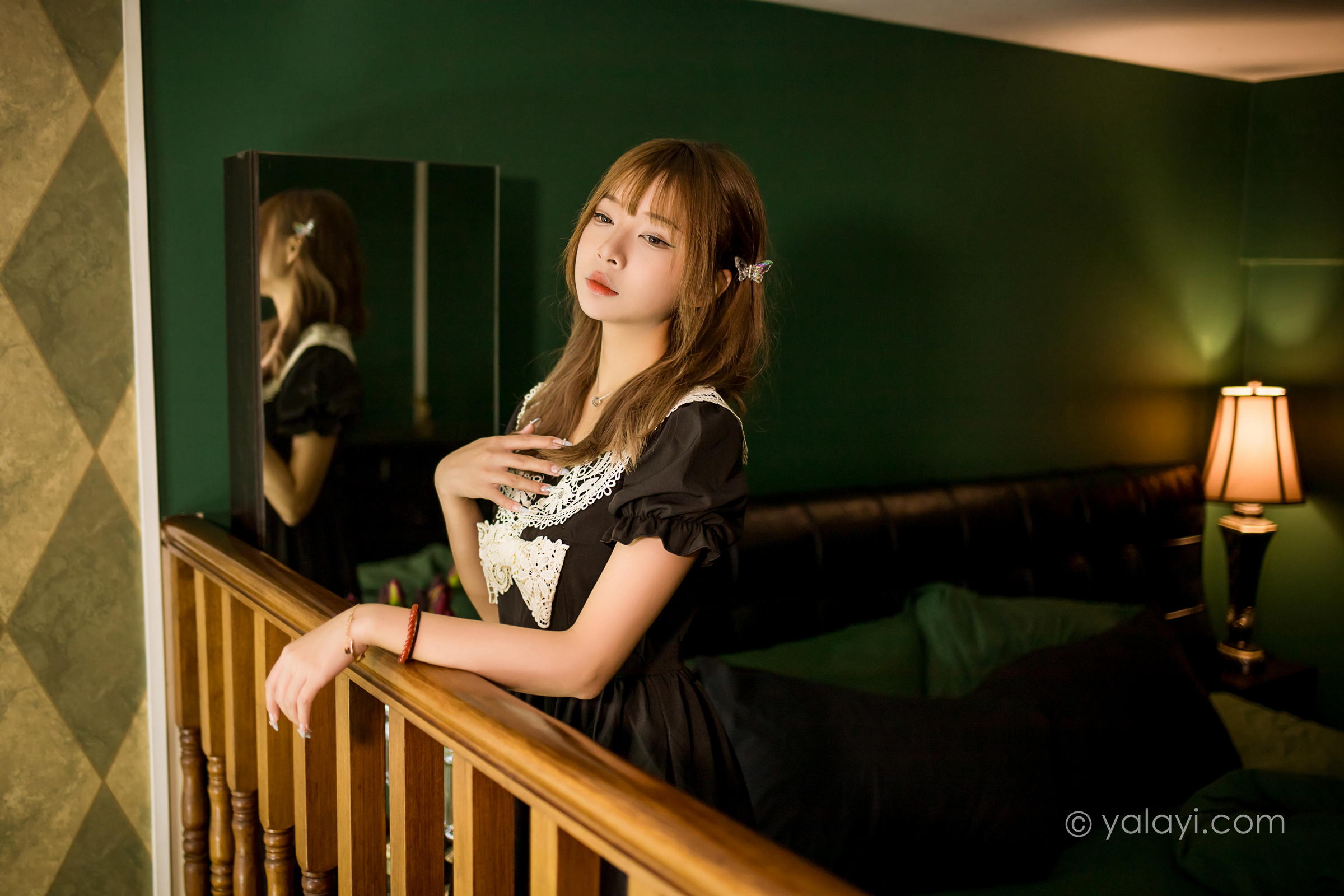 [YALAYI雅拉伊]2022.08.31 黑色的蝴蝶 阿禾 黑色复古蕾丝连衣裙清纯写真集第13张