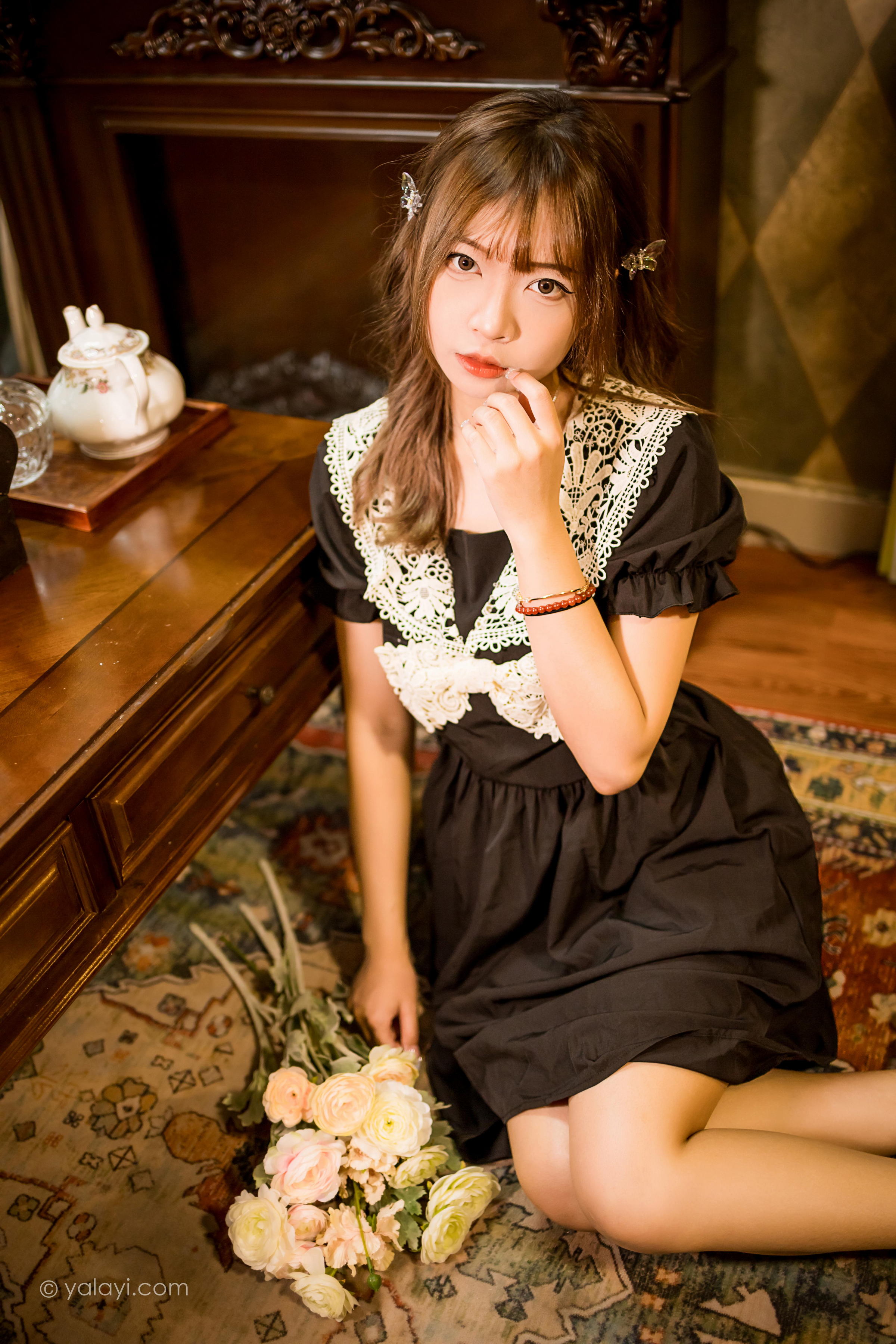 [YALAYI雅拉伊]2022.08.31 黑色的蝴蝶 阿禾 黑色复古蕾丝连衣裙清纯写真集第9张
