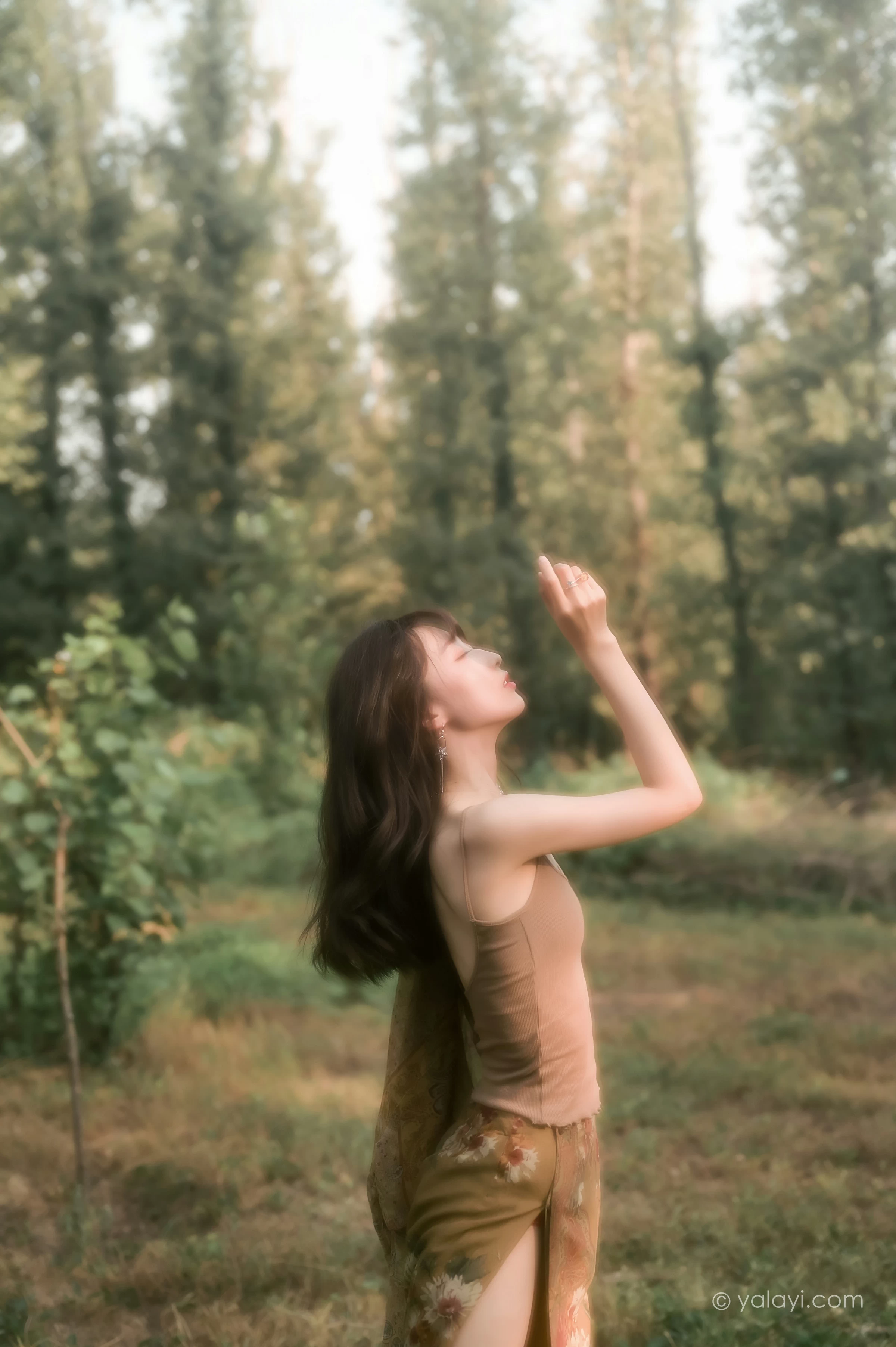 [YALAYI雅拉伊]NO.691 《梦境》 佳佳 橙色性感小背心加短裙私房写真第6张