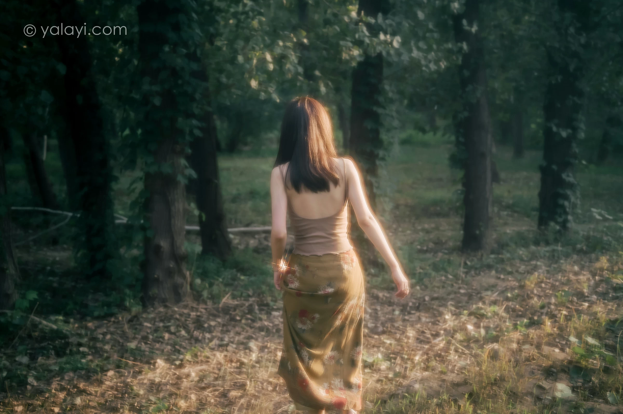 [YALAYI雅拉伊]NO.691 《梦境》 佳佳 橙色性感小背心加短裙私房写真第12张