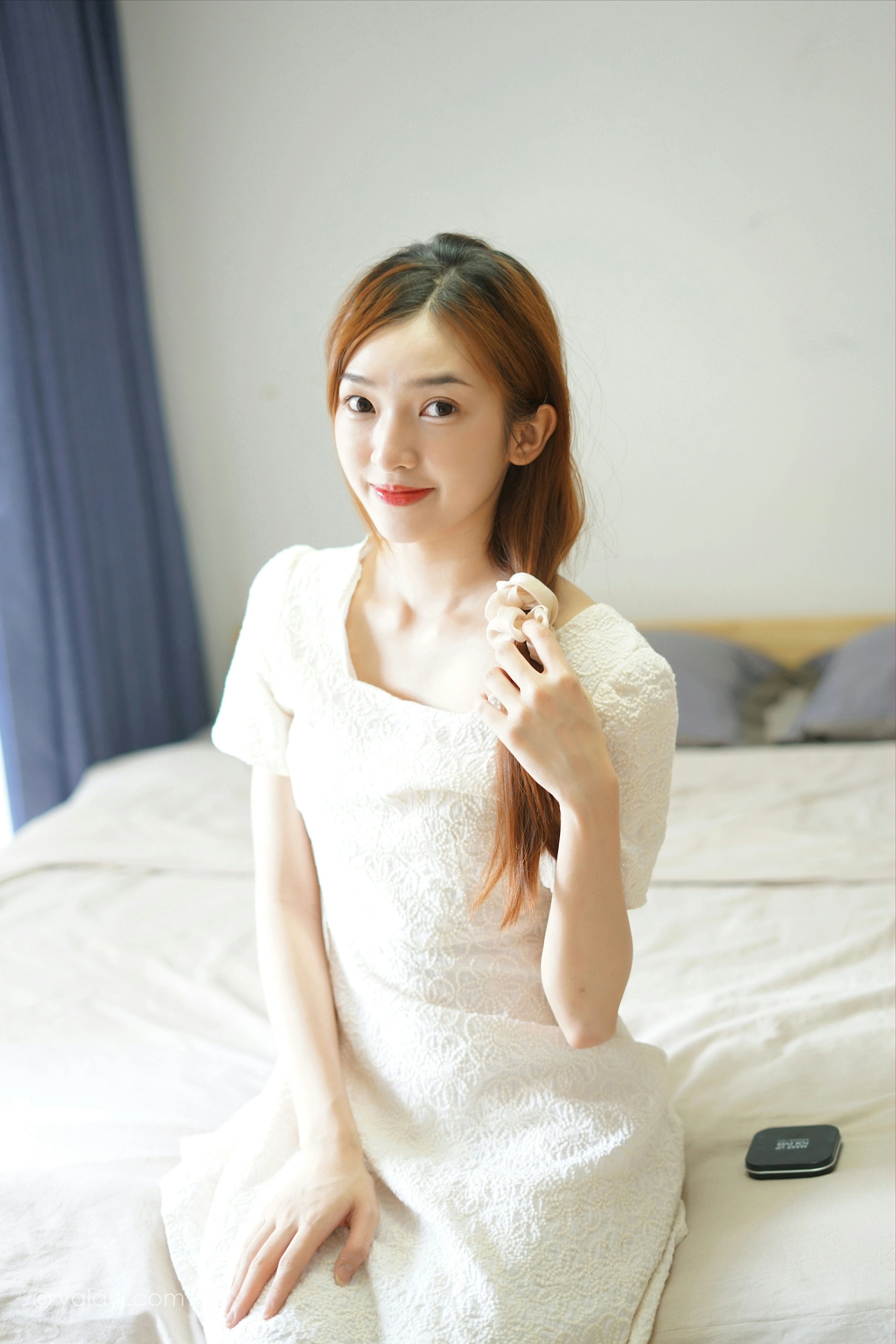 [YALAYI雅拉伊]NO.854 清晨阳光 楚媛 白色蕾丝连衣裙居家性感写真集第15张