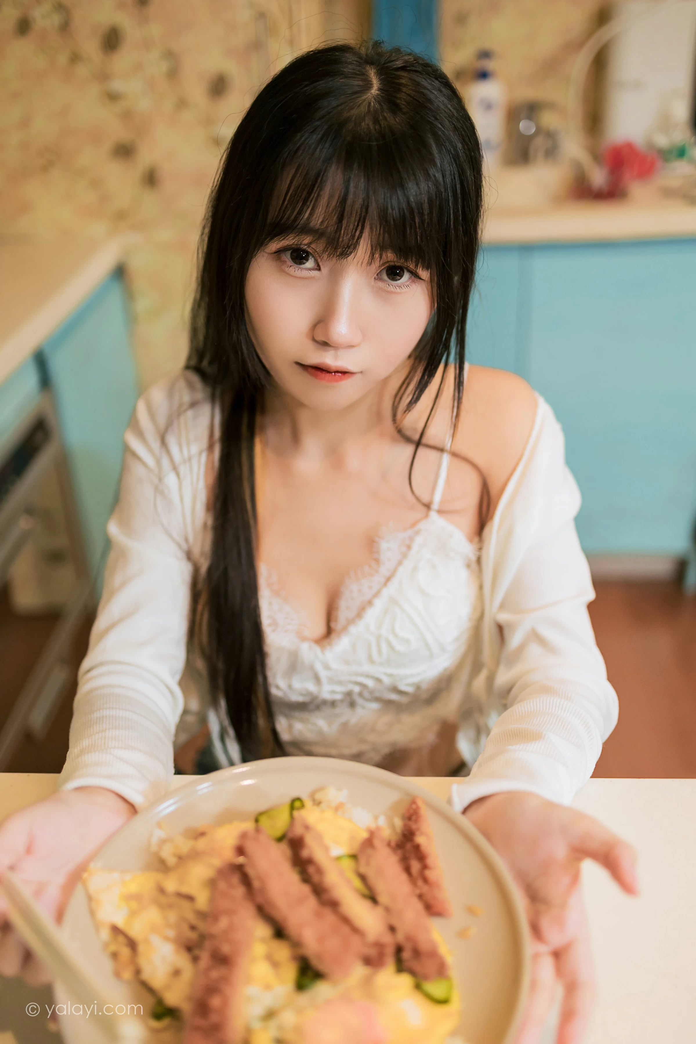 [YALAYI雅拉伊]2021.11.26 在一起每天都是纪念日 弈思 白色衬衫与牛仔短裤加蕾丝内衣性感写真集第7张