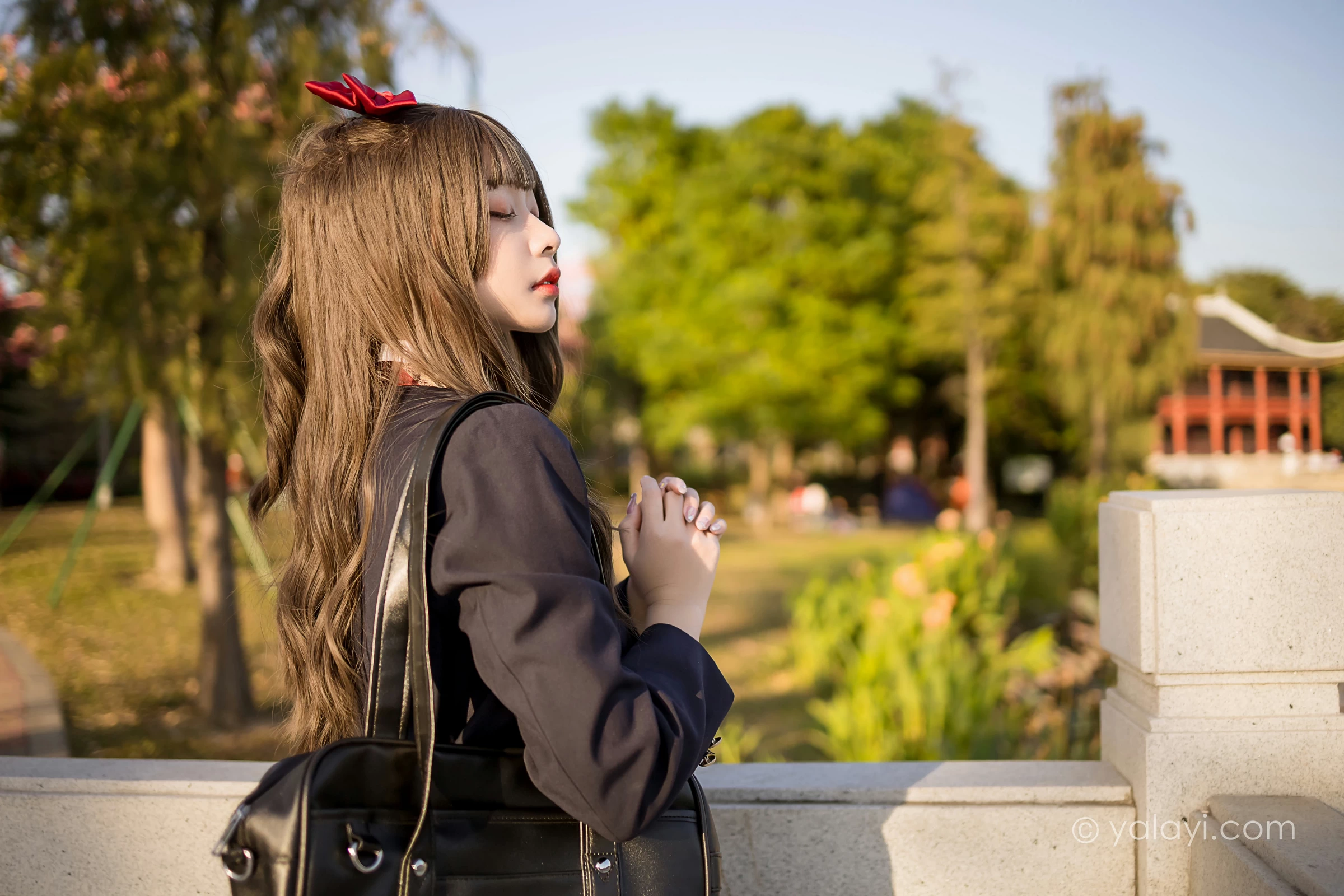 [YALAYI雅拉伊]2022.01.03 最美的青春 阿禾 蓝色JK制服衬衫加红色格子短裙私房写真集第1张