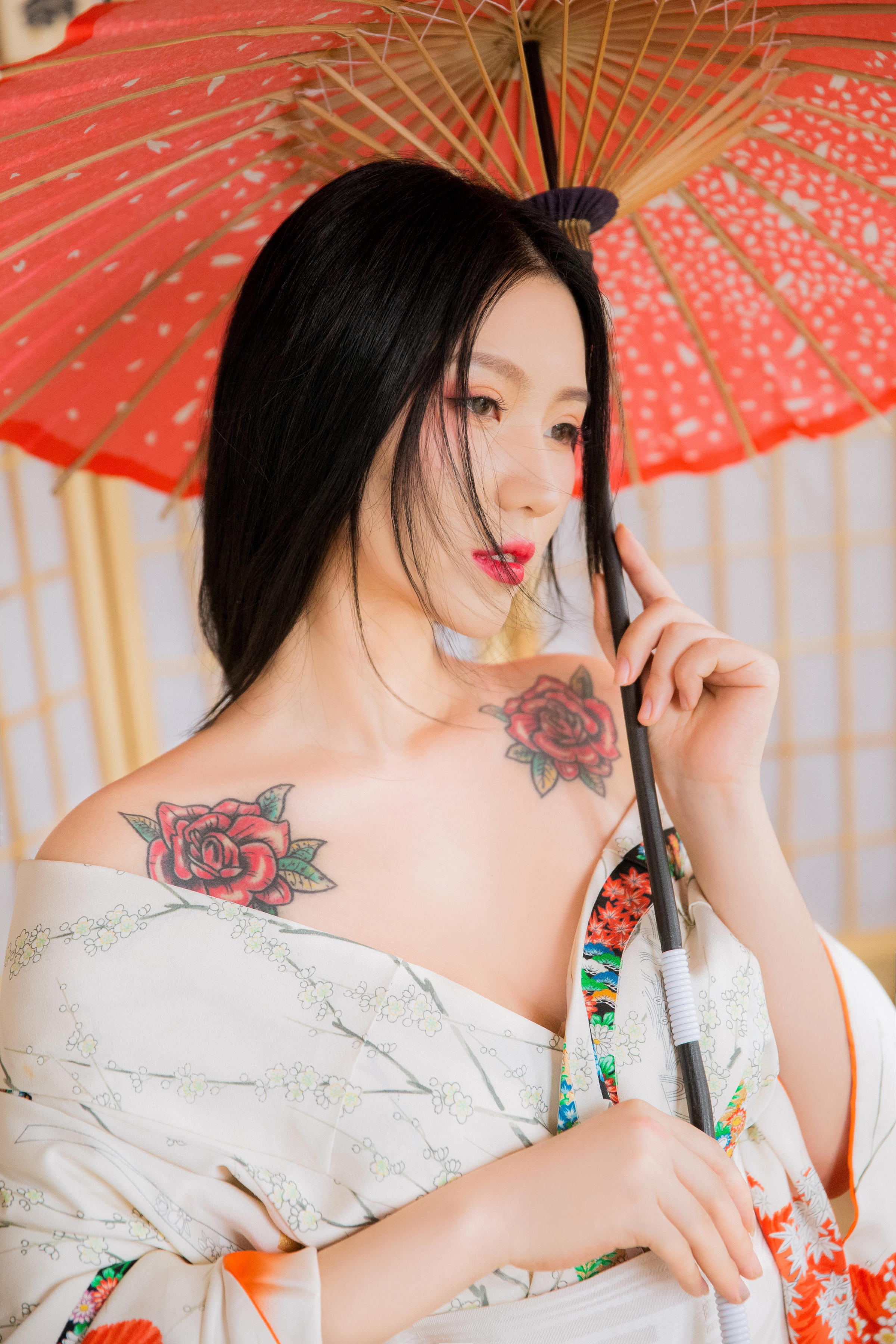 [YALAYI雅拉伊]2022.09.07 热辣辣 和服美女 镂空外套与粉色短裙加粉色内衣性感私房写真集第2张