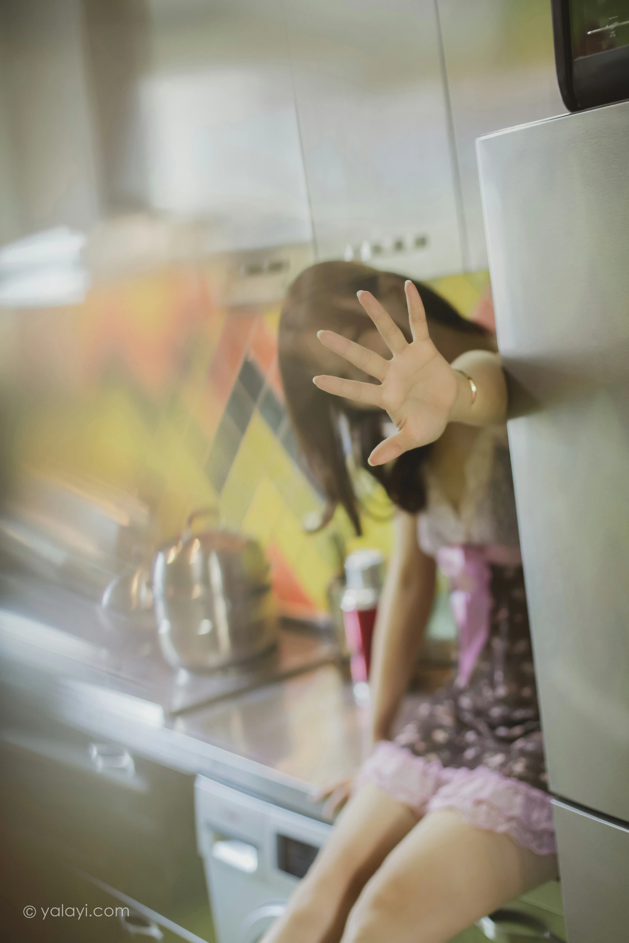 [YALAYI雅拉伊]2021.12.10 自愈 芷琳 粉色吊带蕾丝睡衣裙性感私房写真集第3张