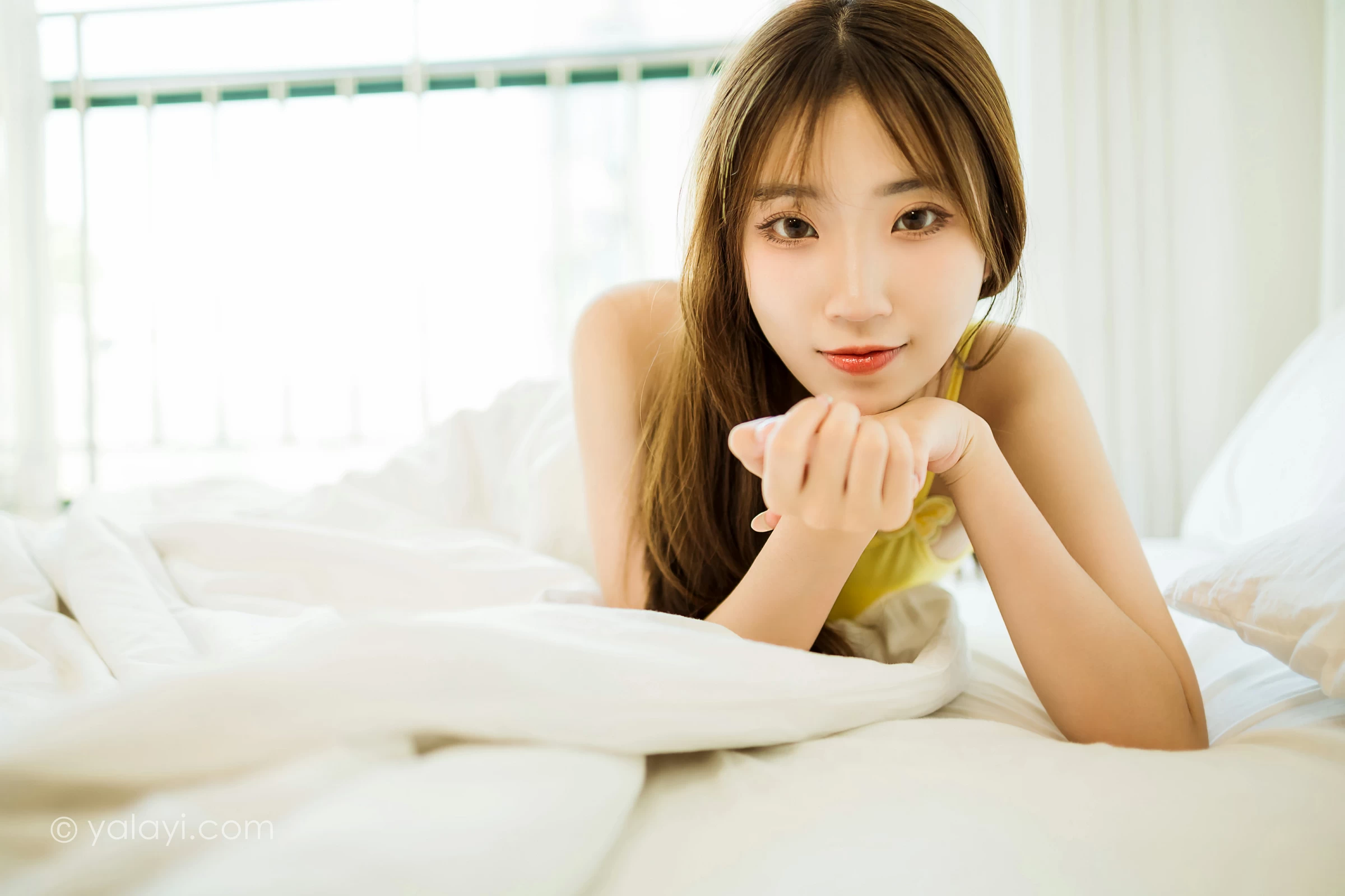 [YALAYI雅拉伊]NO.723 《青涩回忆》 小乔 黄色小背心加白色短裤居家私房写真第10张