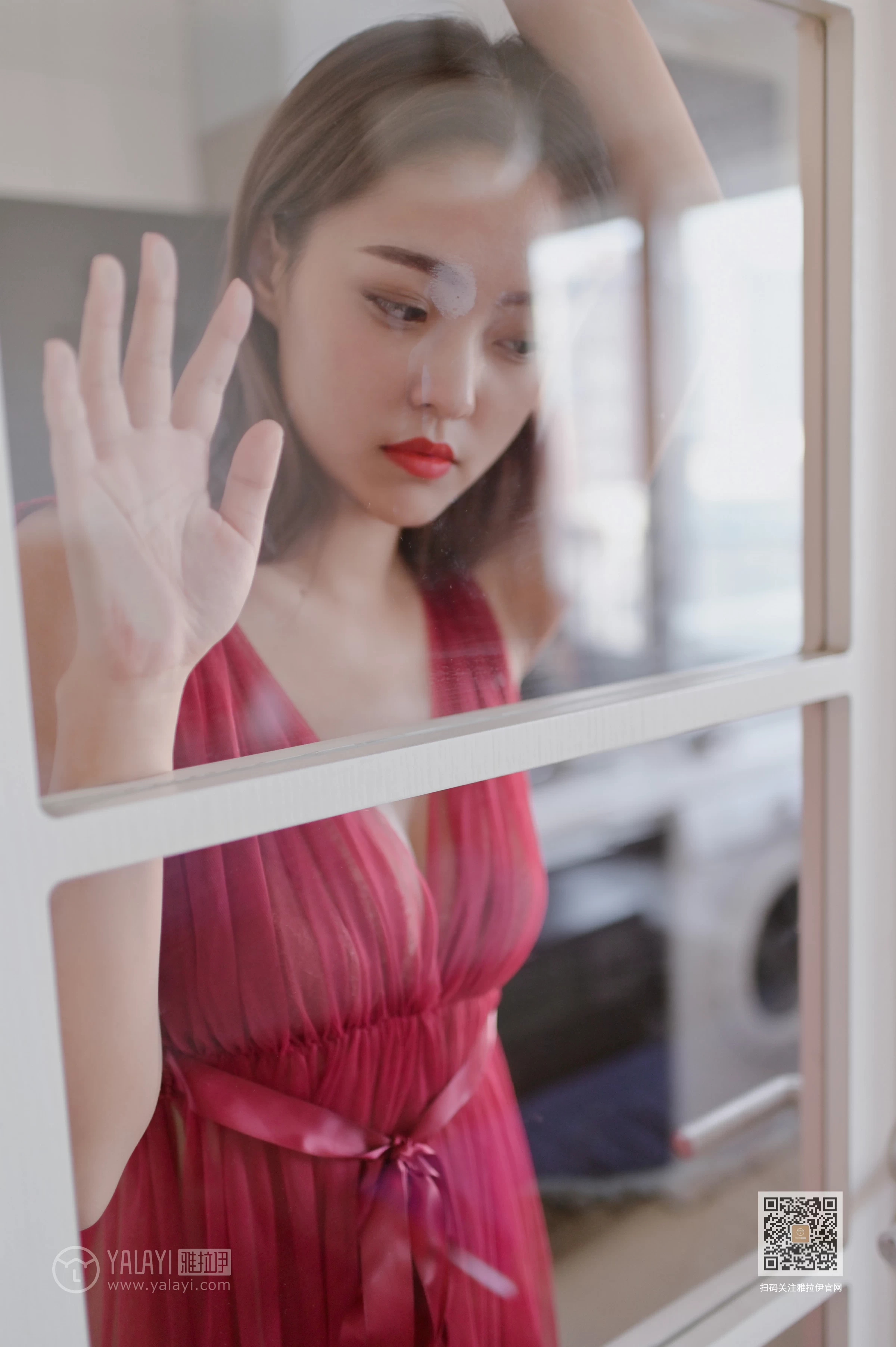 [YALAYI雅拉伊]Vol.446 红拂女 出尘 白色透视情趣连衣裙居家性感私房写真集第2张