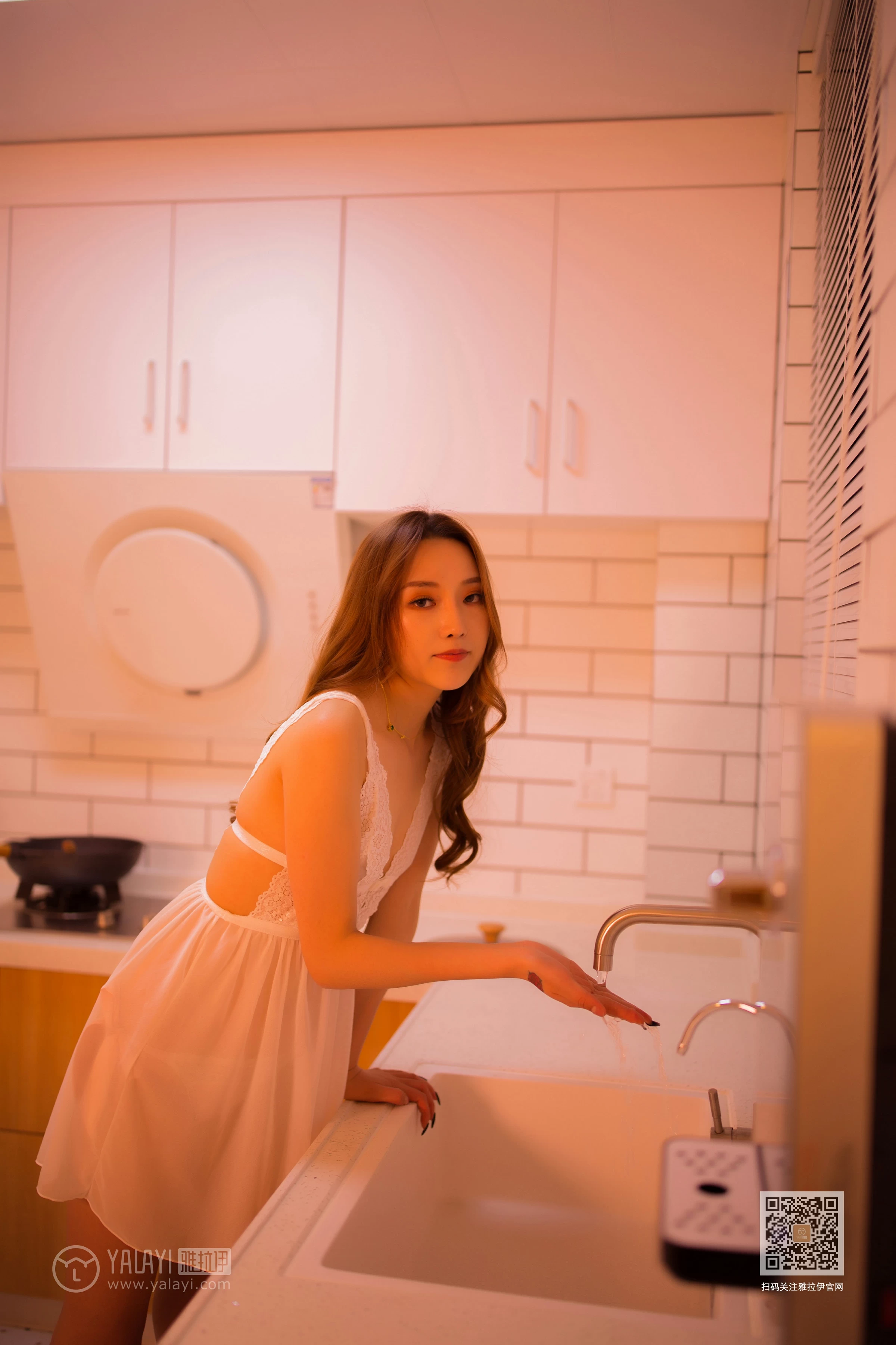 [YALAYI雅拉伊]Vol.461 下班快回来 上官莹莹 白色透视情趣睡衣性感私房写真集第6张