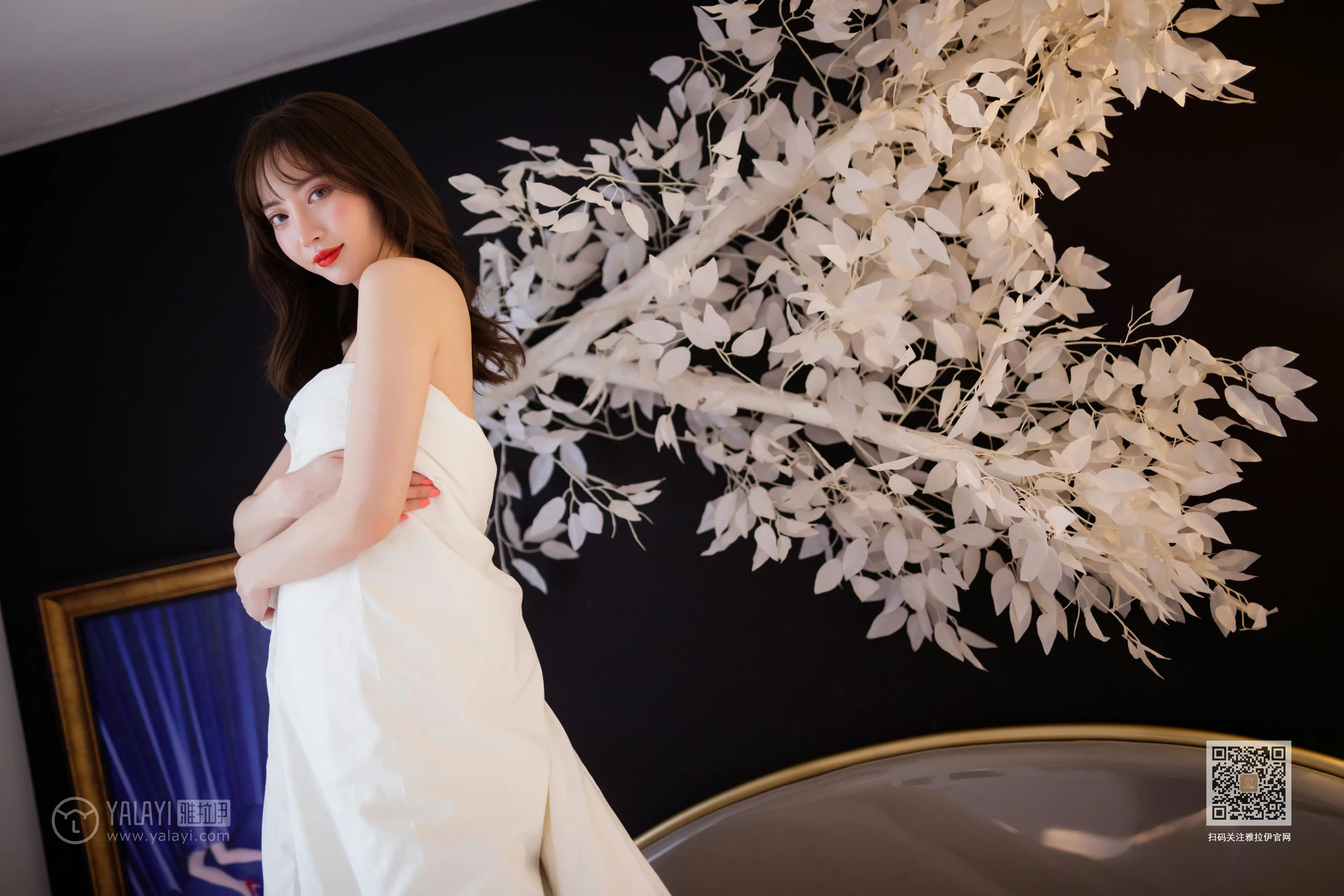 [YALAYI雅拉伊]Vol.462 濒临底线 白雪 黑色内衣加黑色蕾丝内裤性感私房写真集第16张