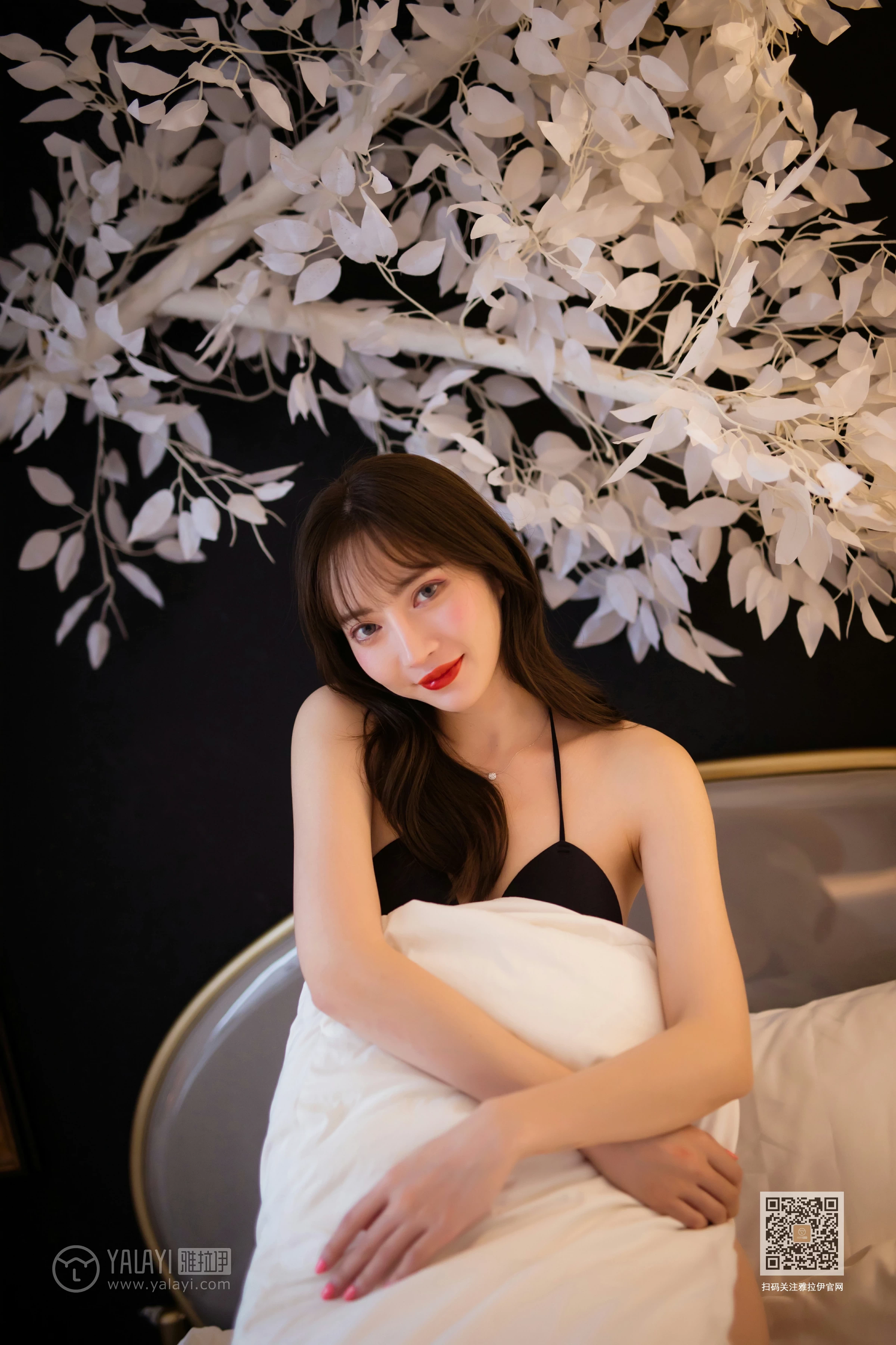 [YALAYI雅拉伊]Vol.462 濒临底线 白雪 黑色内衣加黑色蕾丝内裤性感私房写真集第17张